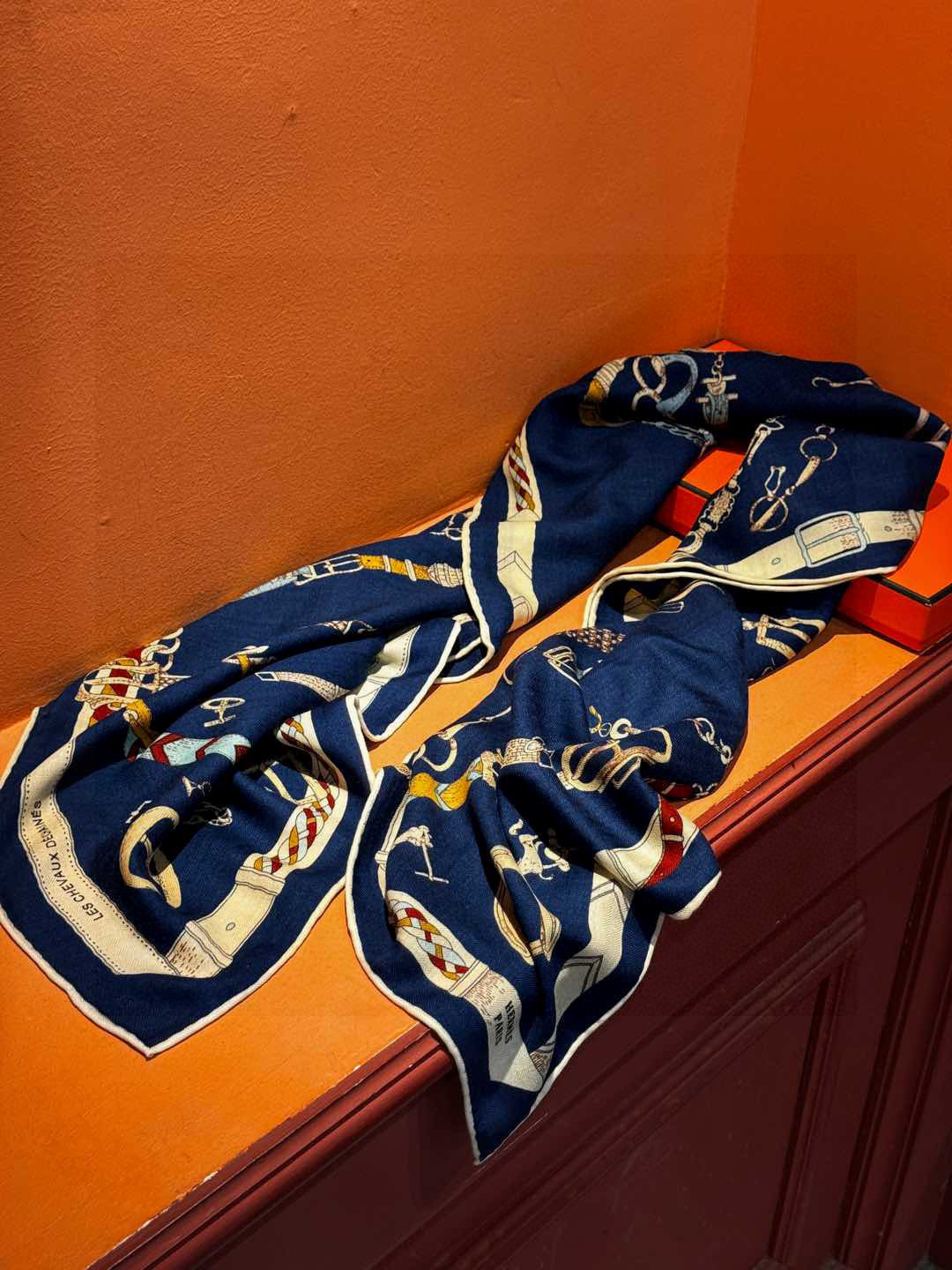  羊绒新款🆕👏👏买了都说好看‼️推荐💕爱马仕双面同色羊绒方巾【跃动的马儿双面同色140】，顶级工艺超值‼