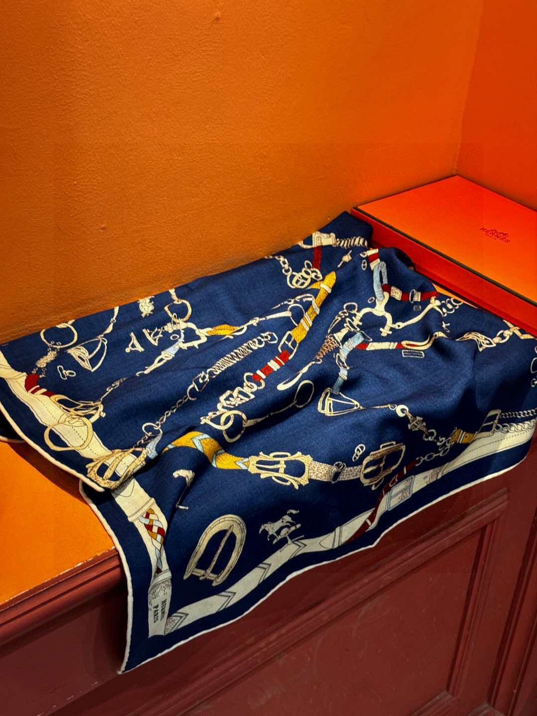  羊绒新款🆕👏👏买了都说好看‼️推荐💕爱马仕双面同色羊绒方巾【跃动的马儿双面同色140】，顶级工艺超值‼