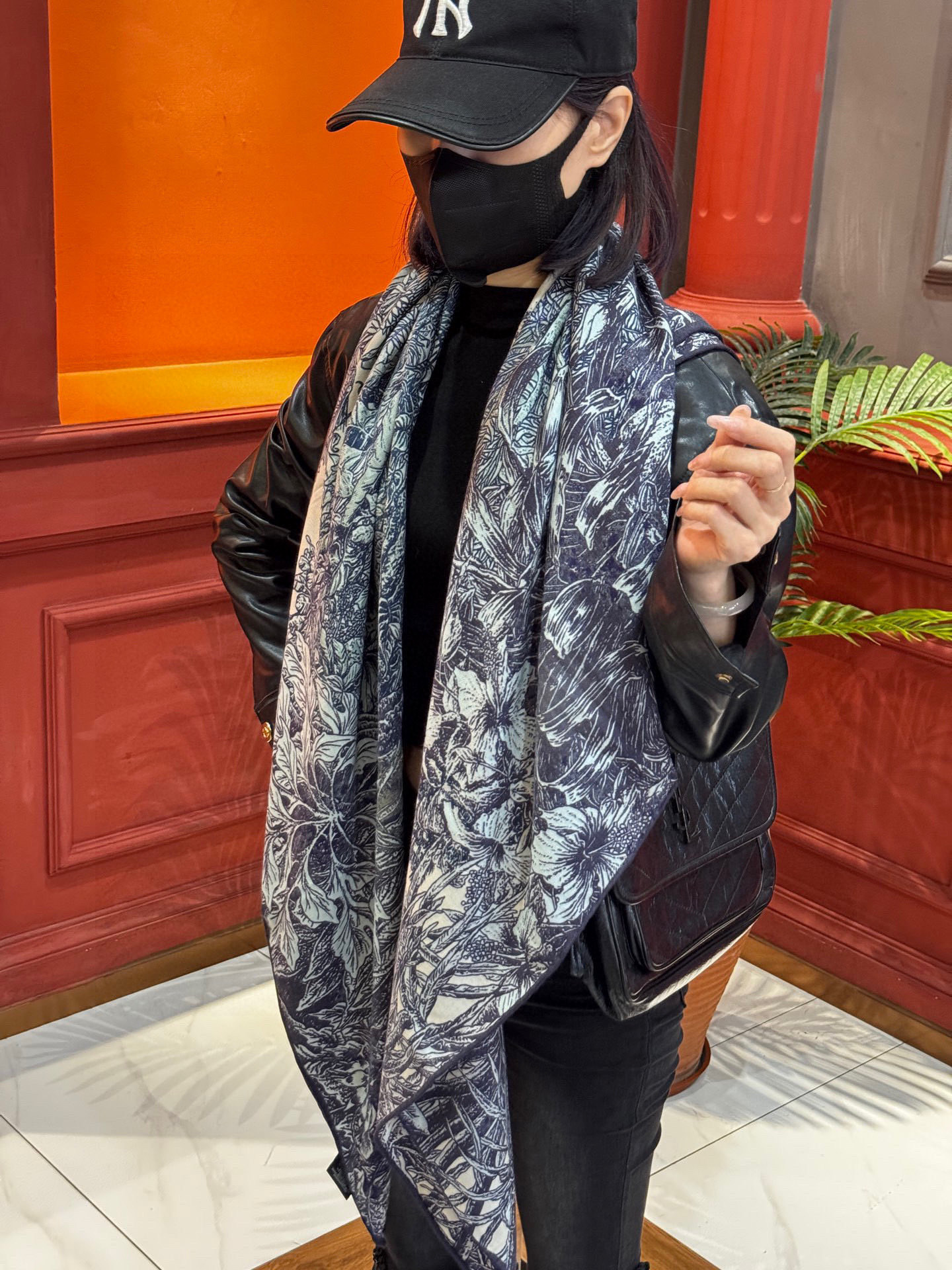  💟2025年秋冬抢先 上新💞【双面同色丝毛方巾】手工卷边山羊绒和真丝混纺披肩（70%山羊绒，30%桑蚕