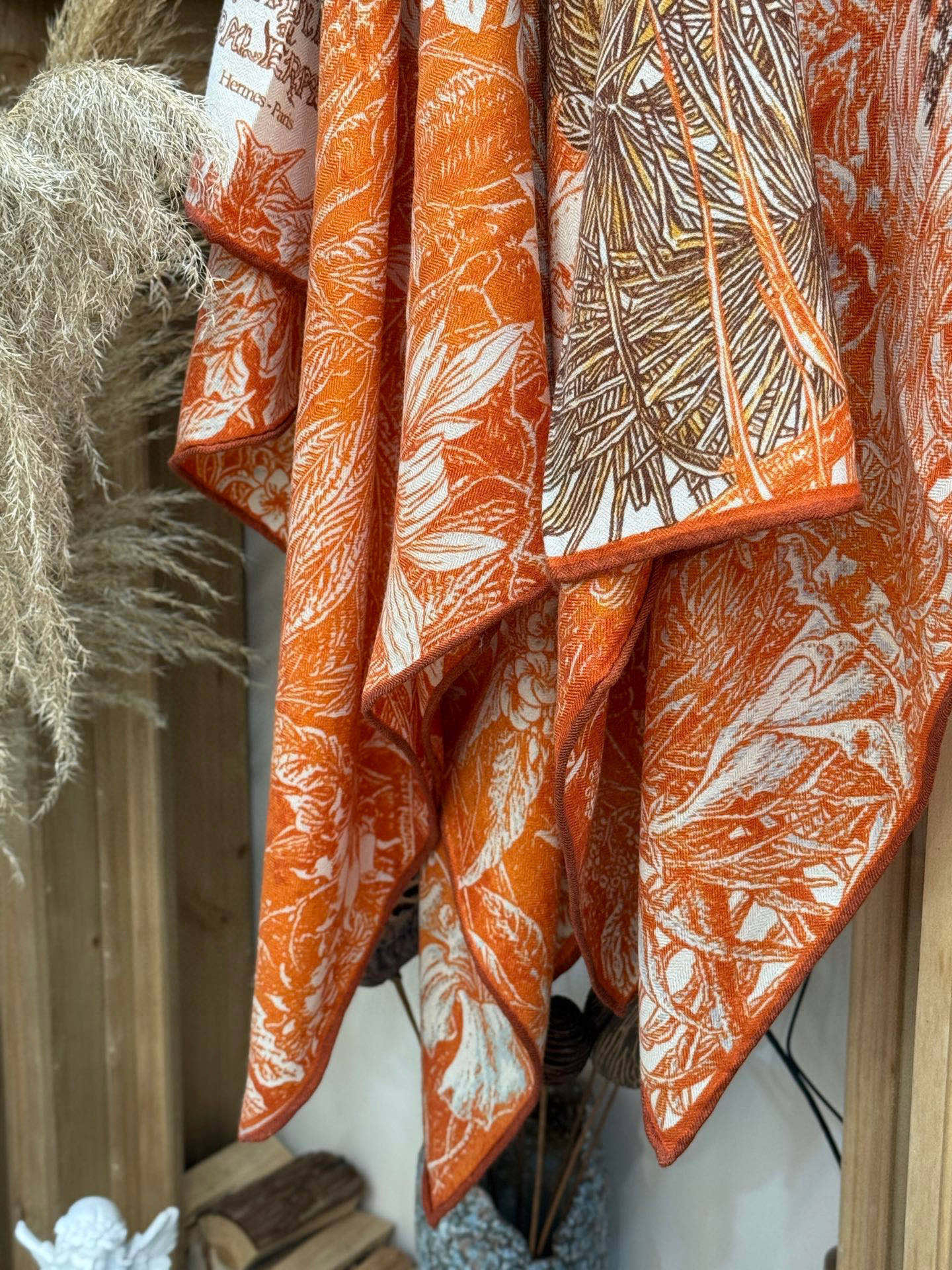  💟2025年秋冬抢先 上新💞【双面同色丝毛方巾】手工卷边山羊绒和真丝混纺披肩（70%山羊绒，30%桑蚕