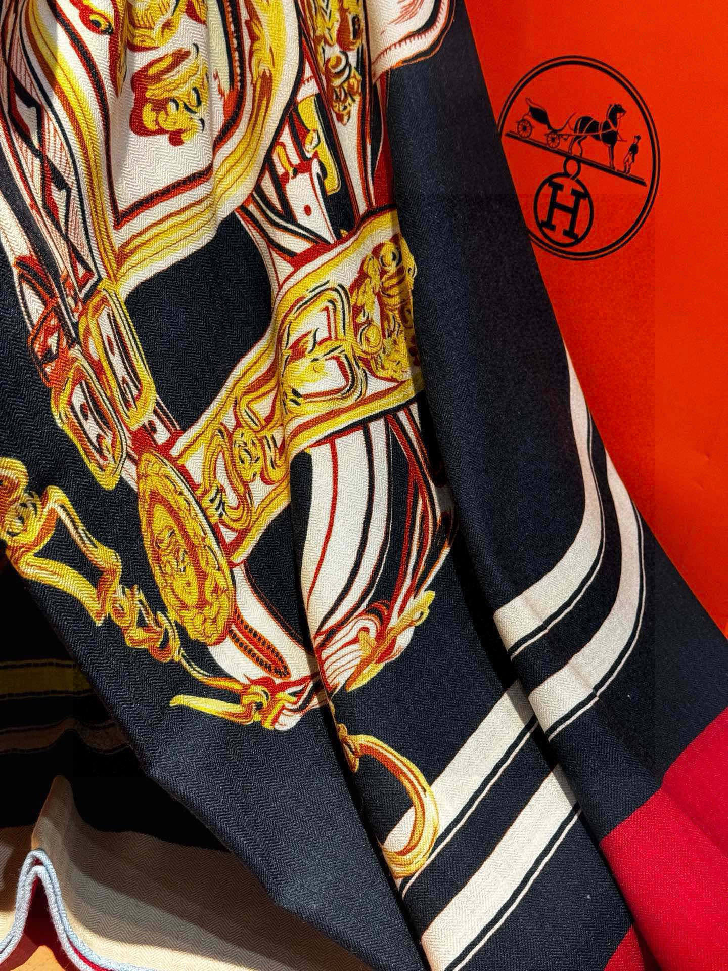  羊绒新款🆕🏇🏇买了都说好看‼️推荐💕【华丽的缰辔双面同色140】羊绒方巾，顶级工艺超值‼️爱马仕专柜爆