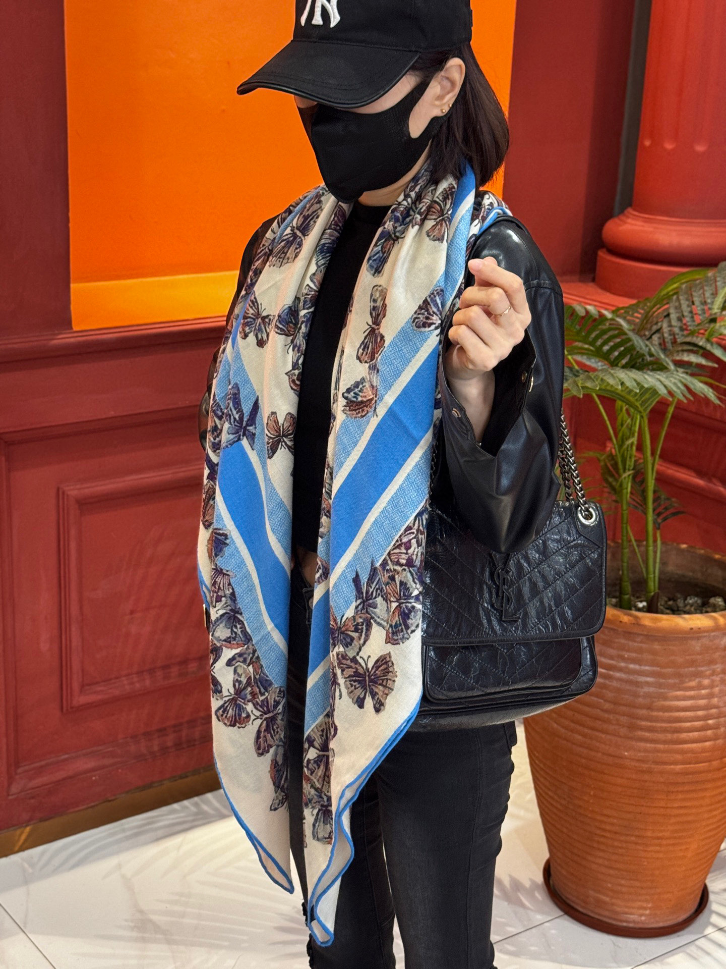  Dior 印花披肩【140顶级丝毛双面同色】Dior Camo PaPillon 图案

这款披肩饰以