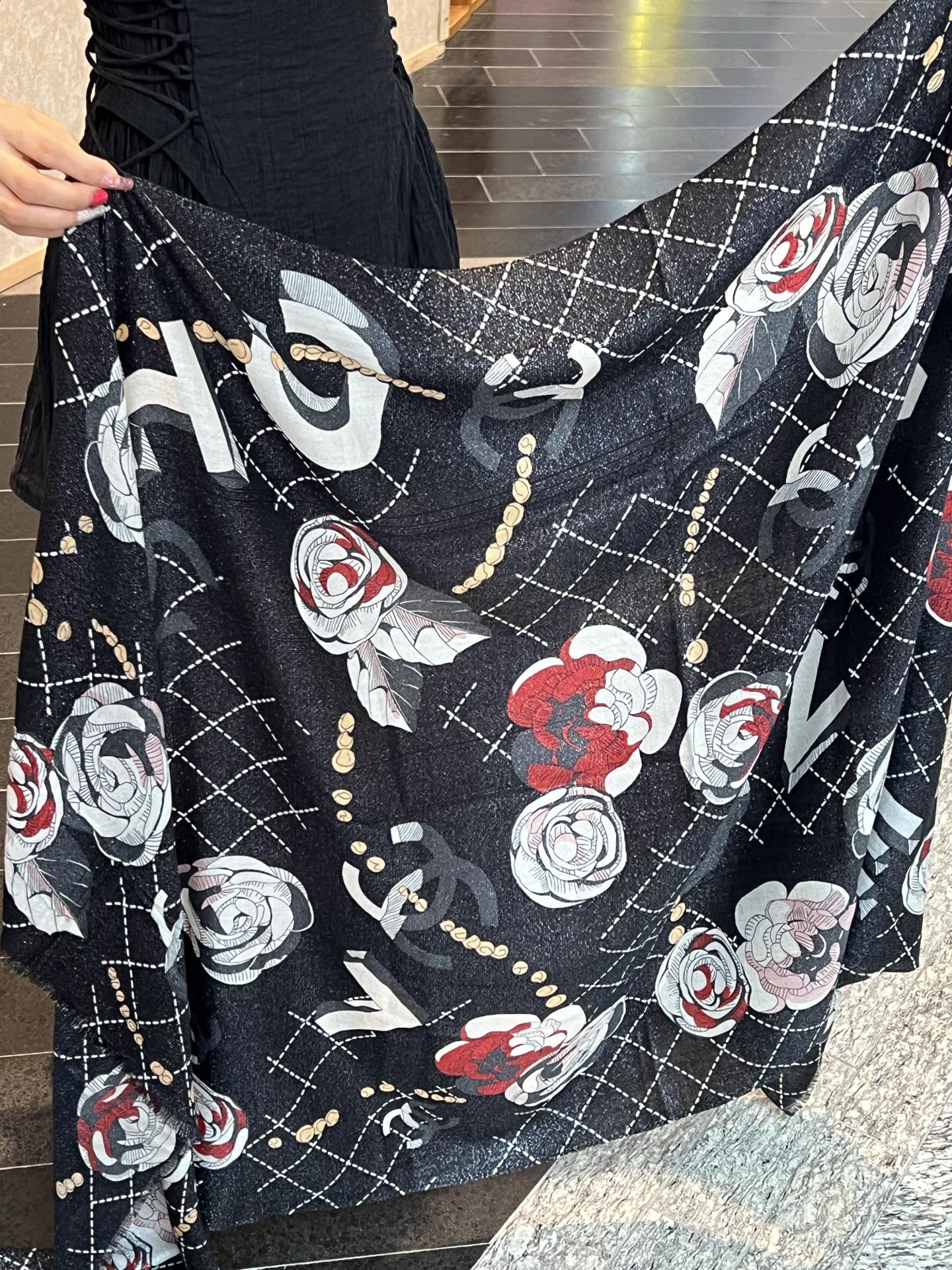  会发光发亮的围巾 💄💋新款客供亮片💖羊绒面料长巾 😘美翻了流泪【彩色山茶花银线长巾】御用殿堂级极‼️新