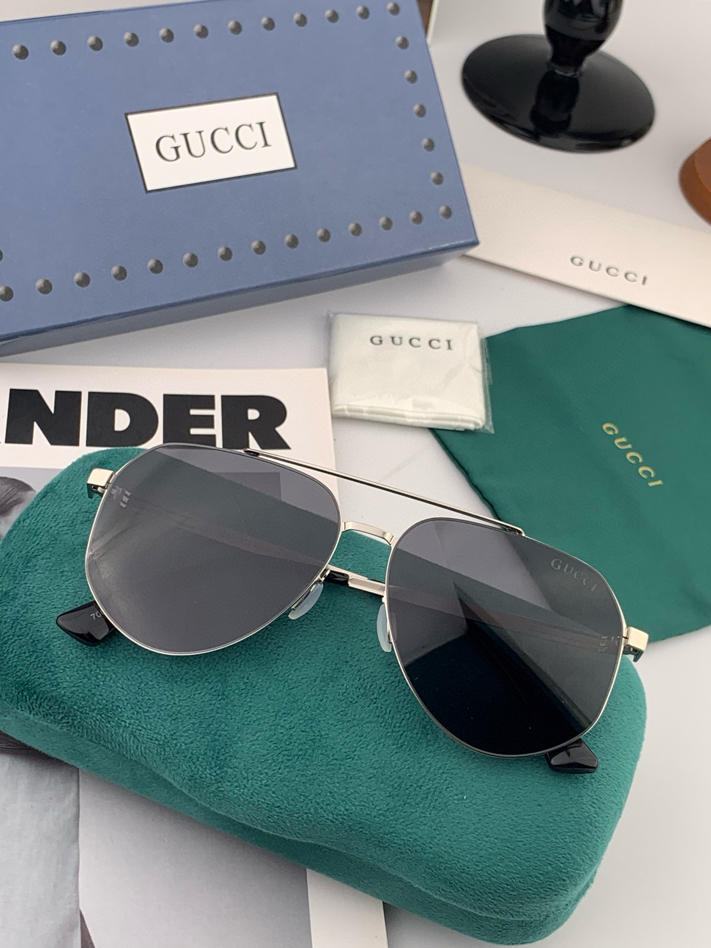        GUCCI 男款炫彩飞行员偏光太阳镜 ❤️材质：高清尼龙加厚卡槽高清偏光镜片 🌹无边框镜架