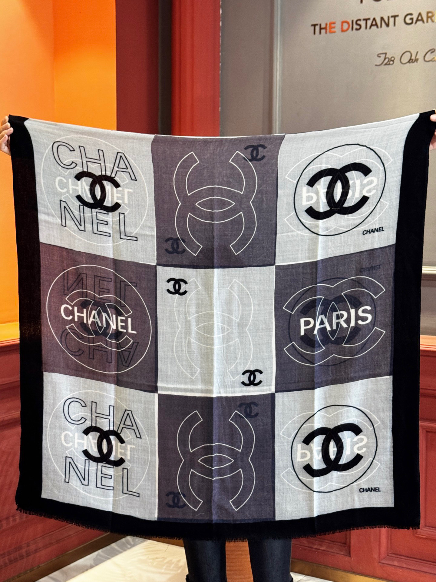   羊绒新款💞 新❤小香~超级抬气色！高级女人味！羊绒围巾也能这么美！！！这款双面花卉羊绒围巾真的好高级