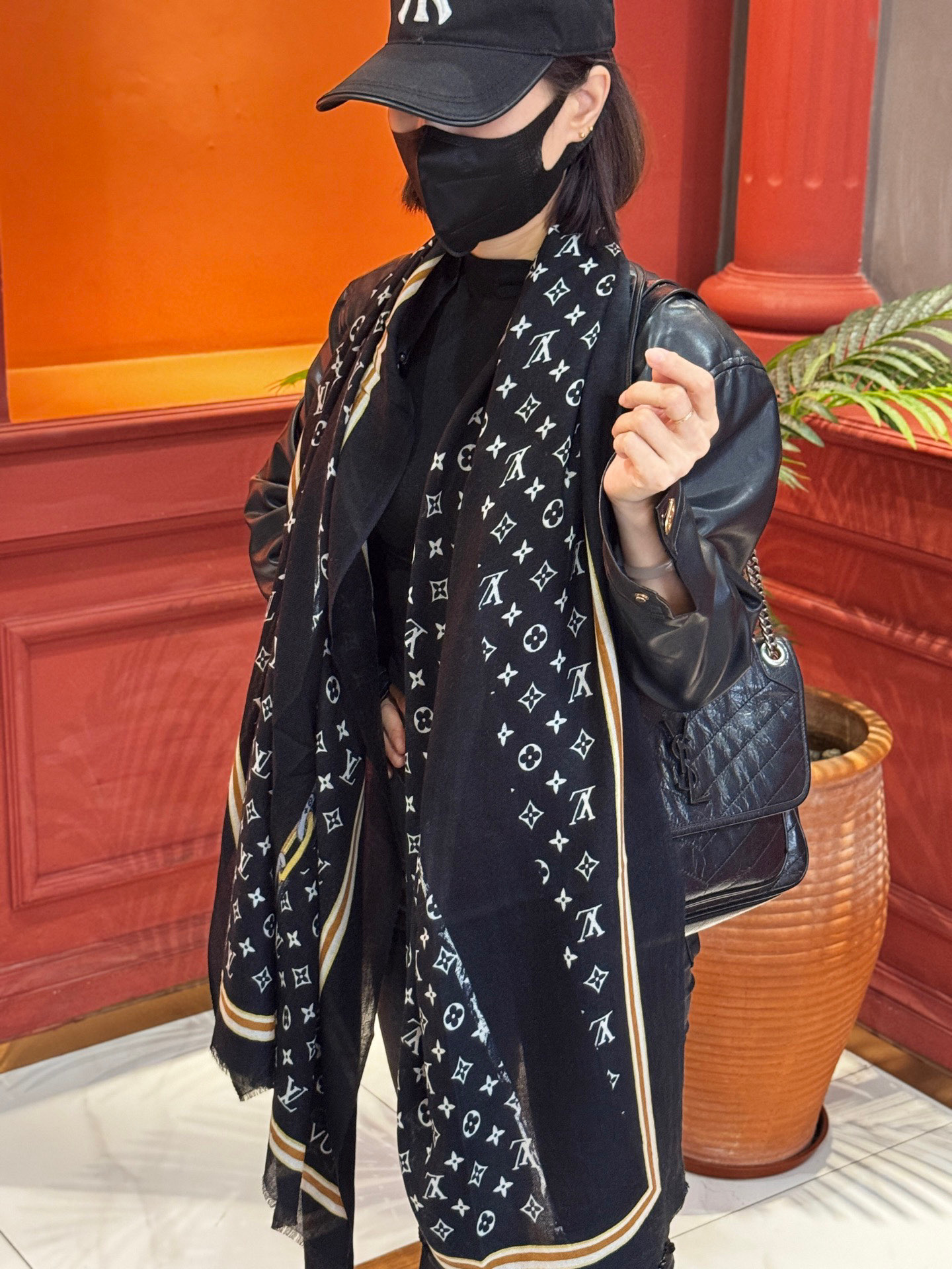   又时髦又百搭！LV新款老花长巾】提升气质和品味的好单品！！四季必备！！真的无敌实用！！Lv难得的羊绒