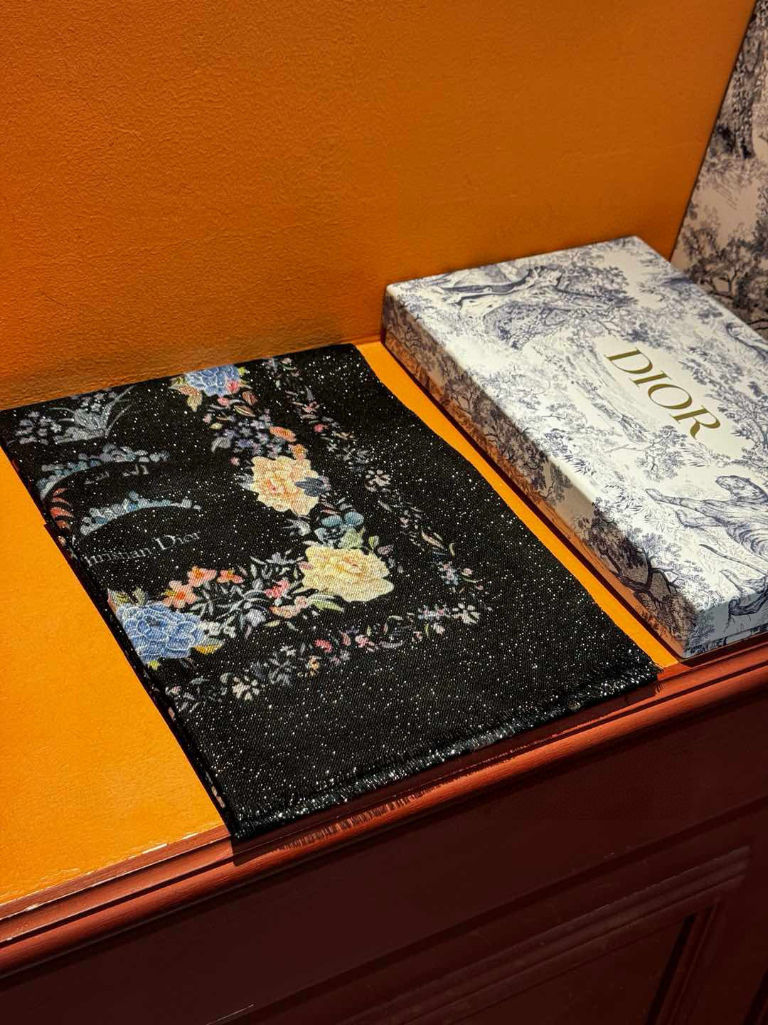 ✨✨【金银丝款】Dior专柜款～就是告诉大家这款必须收～上新🆕❤️ 新款长羊绒😍专柜同步🌈✨这个size