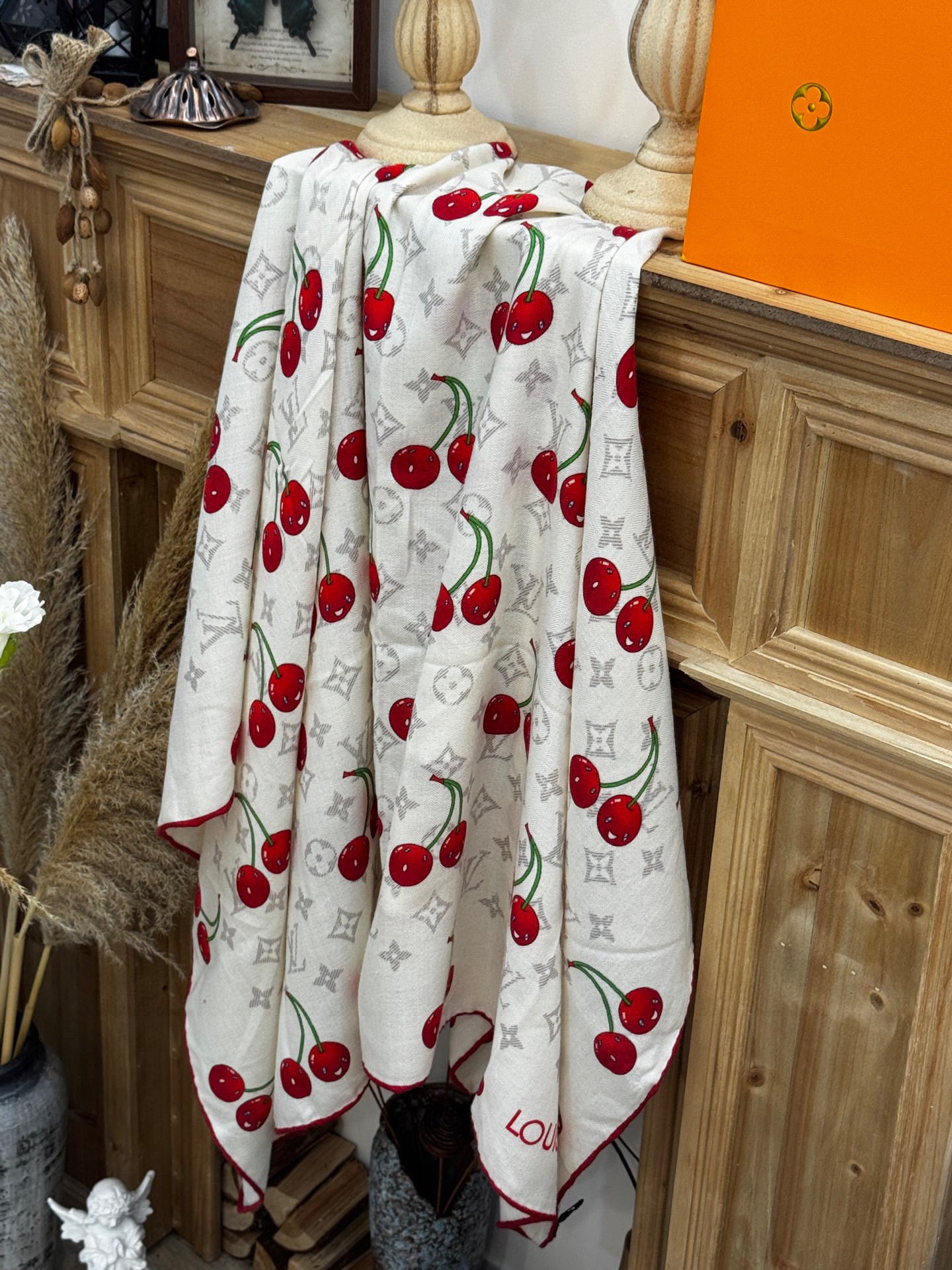   LV X TM MONOGRAM
CERISE 140丝毛方巾
【140双面丝毛同色】

LV × 