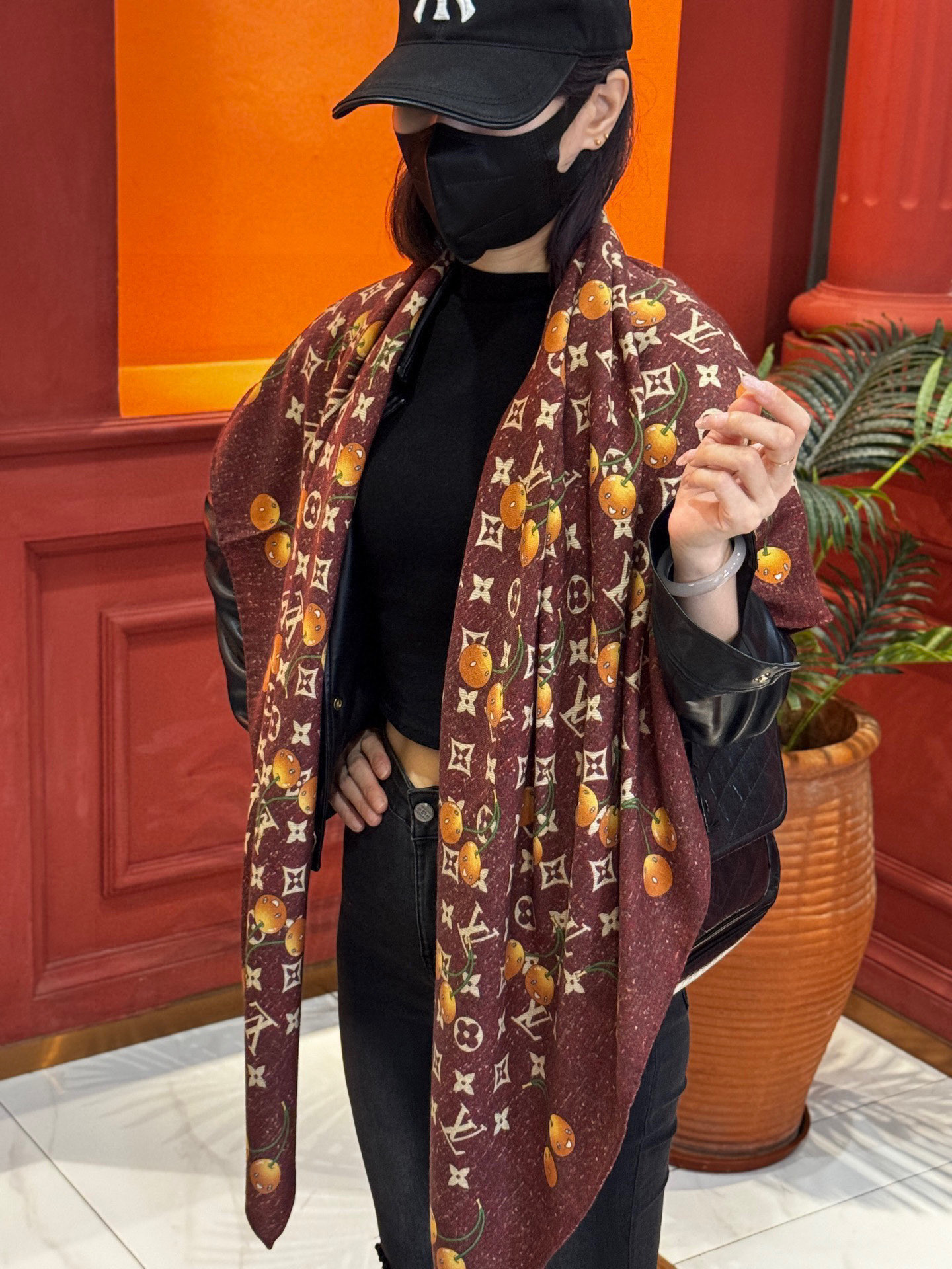   LV X TM MONOGRAM
CERISE 140丝毛方巾
【140双面丝毛同色】

LV × 