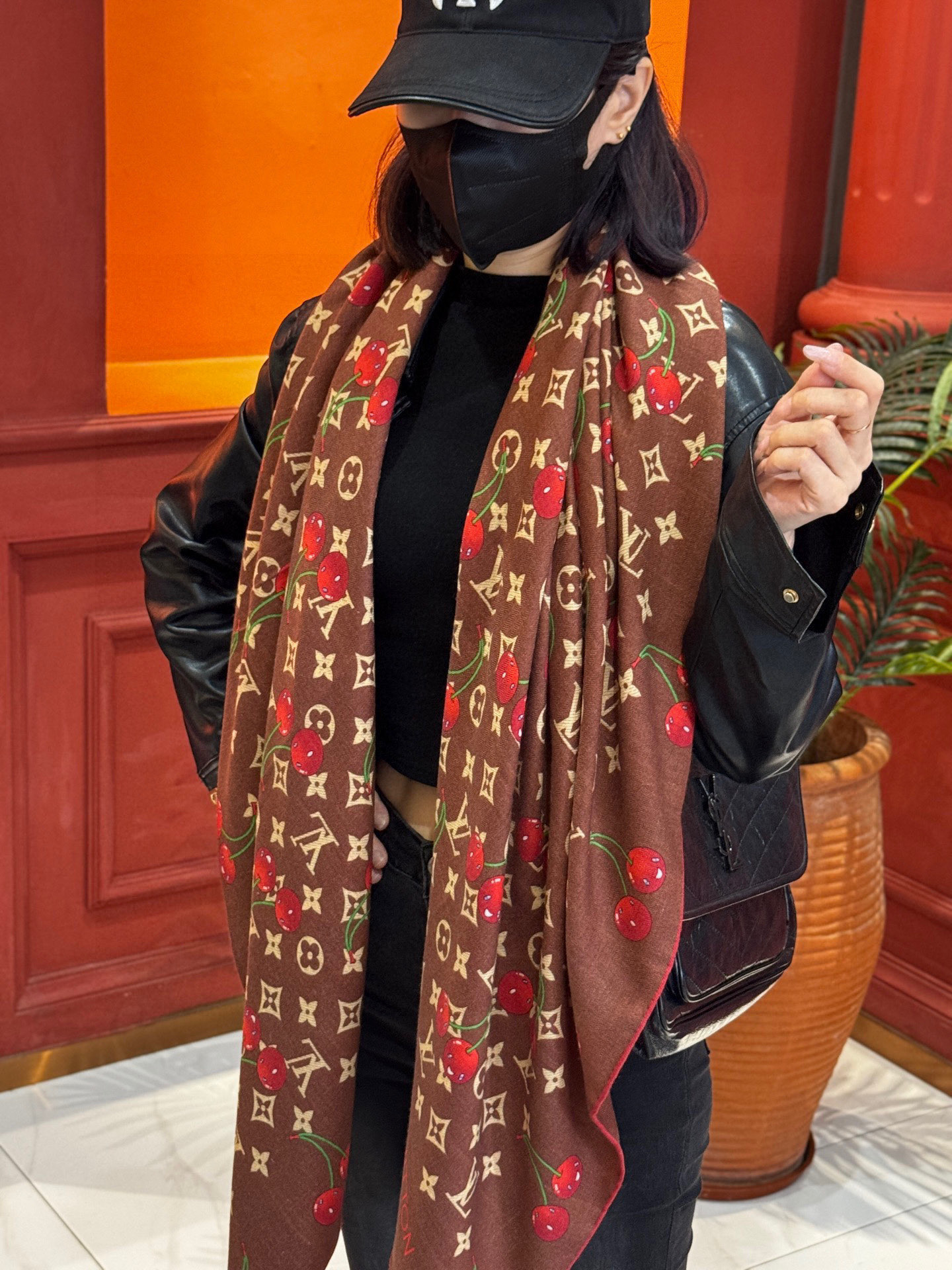   LV X TM MONOGRAM
CERISE 140丝毛方巾
【140双面丝毛同色】

LV × 