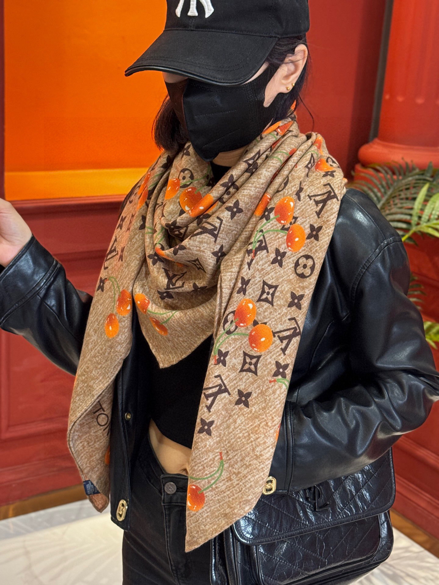   LV X TM MONOGRAM
CERISE 140丝毛方巾
【140双面丝毛同色】

LV × 