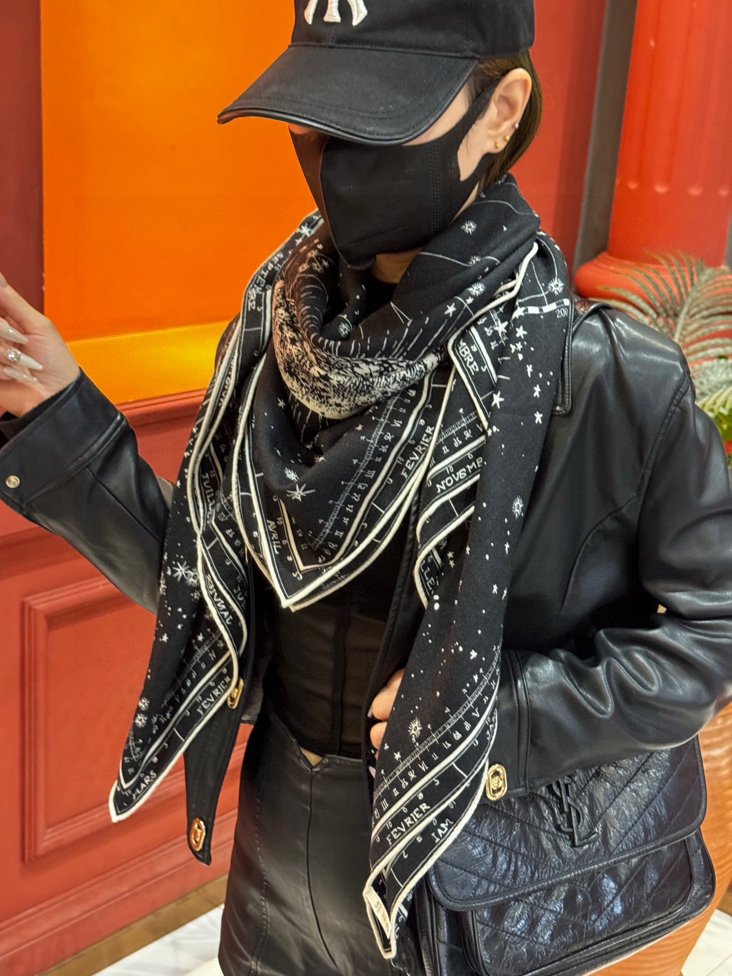 上新💞D家丝巾｛140cm真丝羊绒｝桑蚕丝+羊绒
现由彼得罗•鲁福 (Pietro RUffo） 设计的