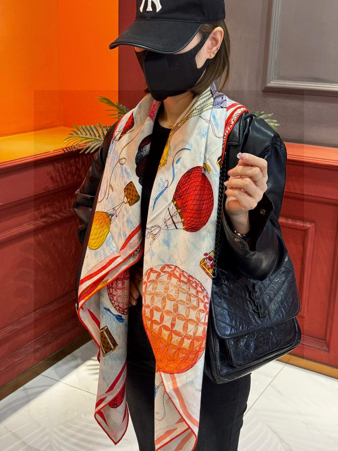 ❄【双面同色】原单Lv140cm丝绒方巾，《热气球》，本款方巾全新加入 U价🉐️ and Away 系列