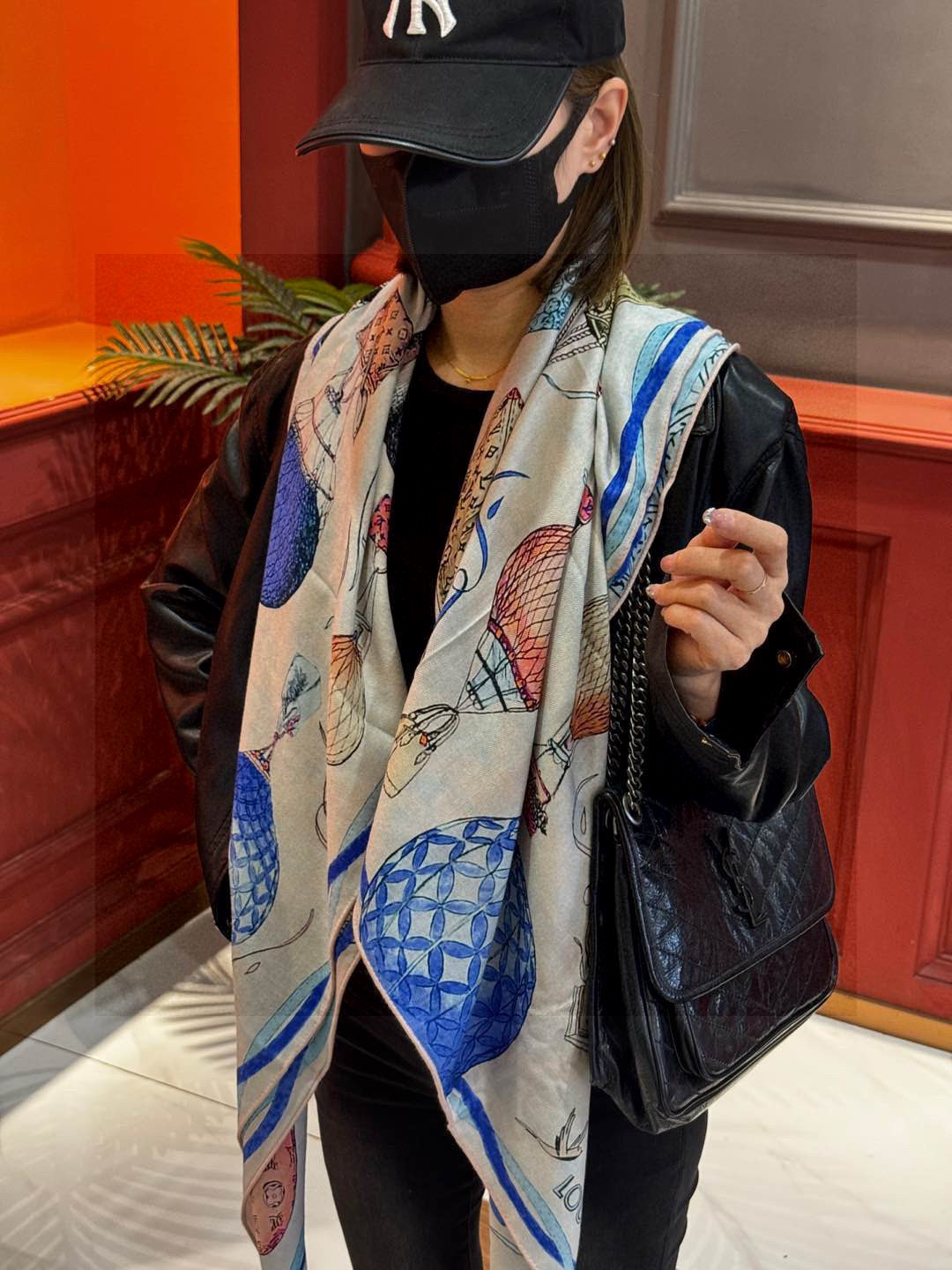 ❄【双面同色】原单Lv140cm丝绒方巾，《热气球》，本款方巾全新加入 U价🉐️ and Away 系列