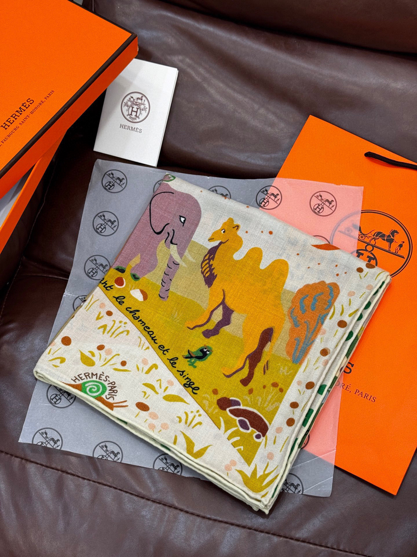  新款现货💖💖140丝绒方巾双面同色（专柜同步Hermes爱马仕）‼️抢‼️VIP推荐 ‼️下手一定要快