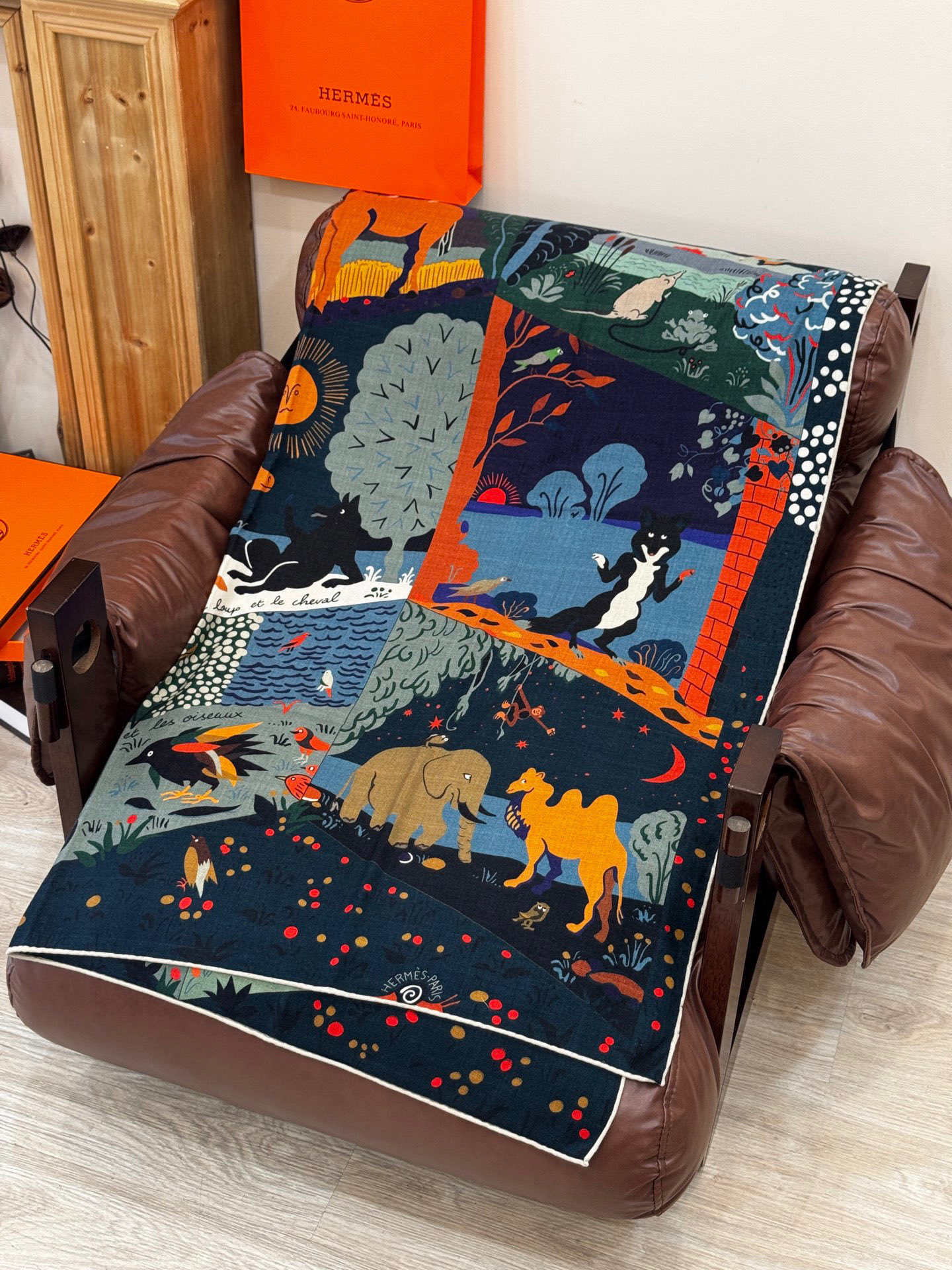  新款现货💖💖140丝绒方巾双面同色（专柜同步Hermes爱马仕）‼️抢‼️VIP推荐 ‼️下手一定要快