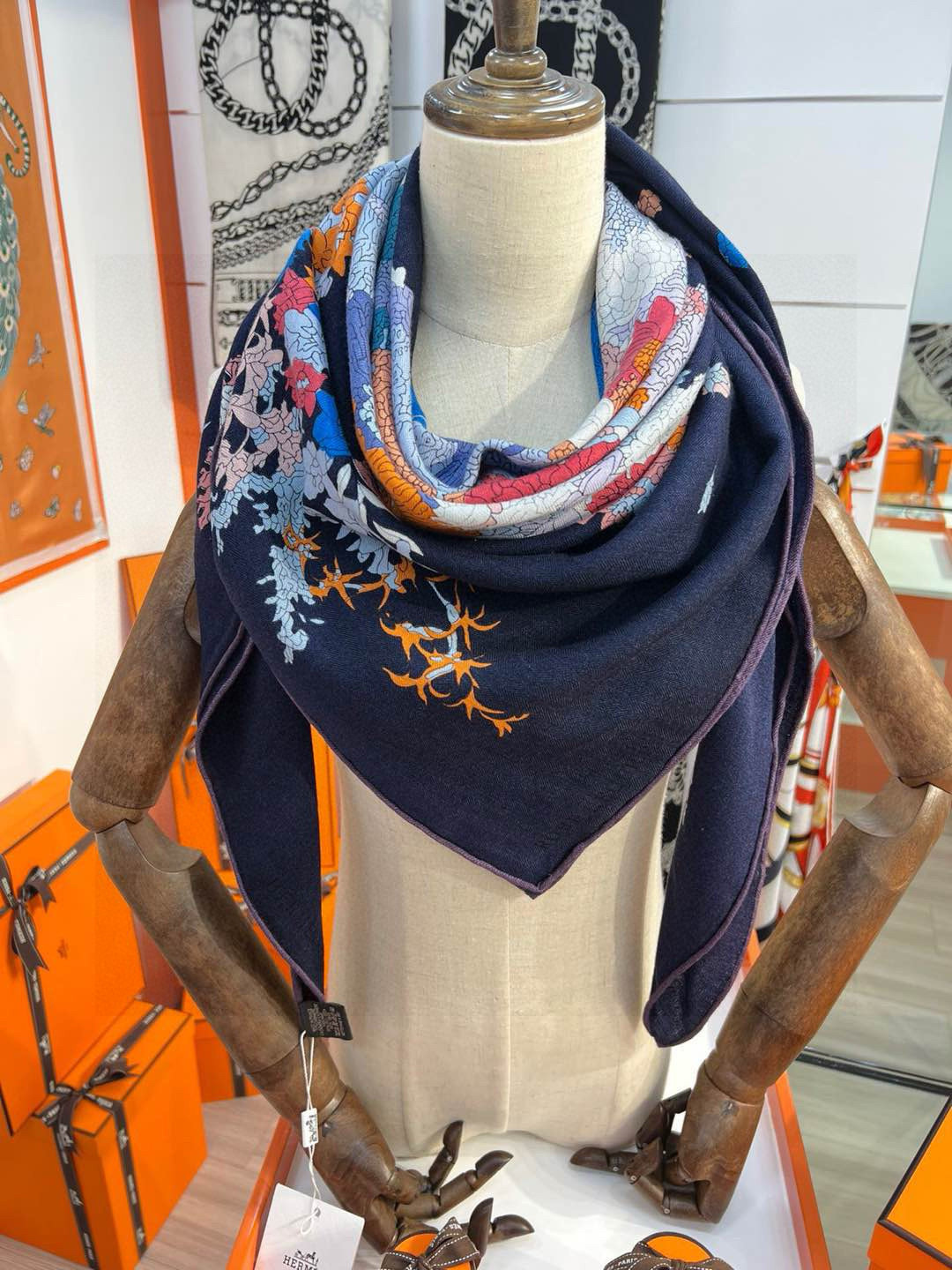  ❤  双面同色【▪️卓尔不凡，高级有气场！！】非常抬人，带点故事的精彩！永远加分的hermes艺术单品