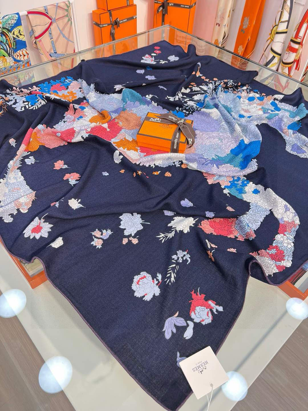  ❤  双面同色【▪️卓尔不凡，高级有气场！！】非常抬人，带点故事的精彩！永远加分的hermes艺术单品