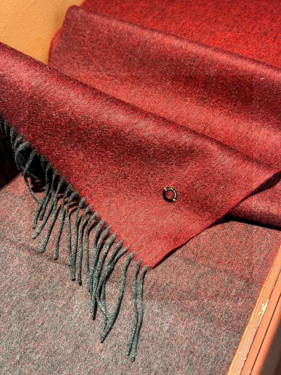  ✨✨太美了😍 【皮安娜】情侣款  美到要尖叫😱专柜最新款🎊英伦欧美范儿「多色渐变」又是一款即时尚又实用