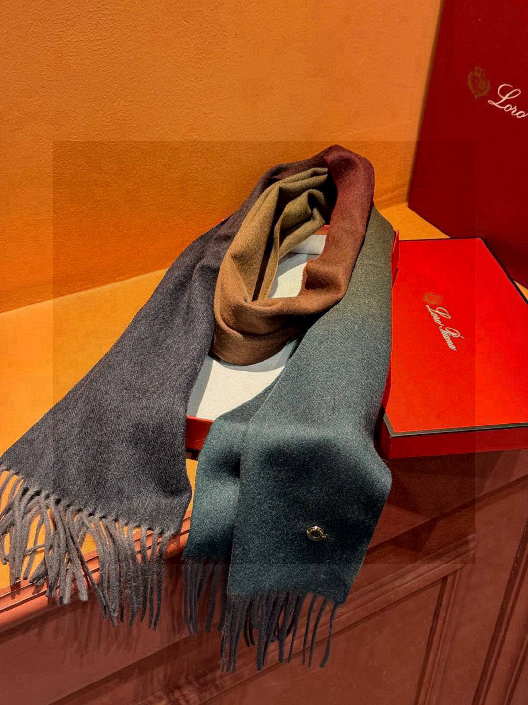  ✨✨太美了😍 【皮安娜】情侣款  美到要尖叫😱专柜最新款🎊英伦欧美范儿「多色渐变」又是一款即时尚又实用