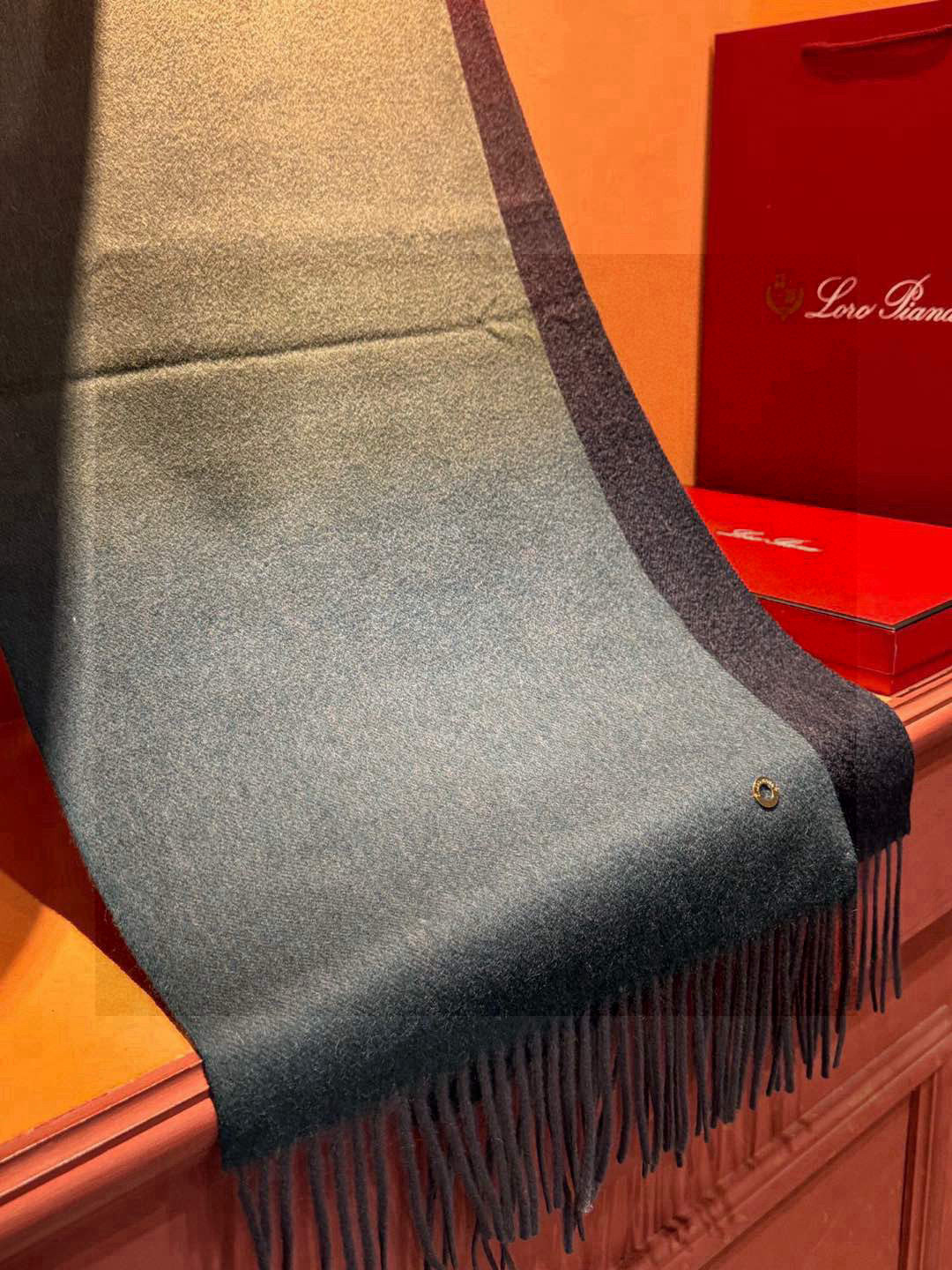  ✨✨太美了😍 【皮安娜】情侣款  美到要尖叫😱专柜最新款🎊英伦欧美范儿「多色渐变」又是一款即时尚又实用