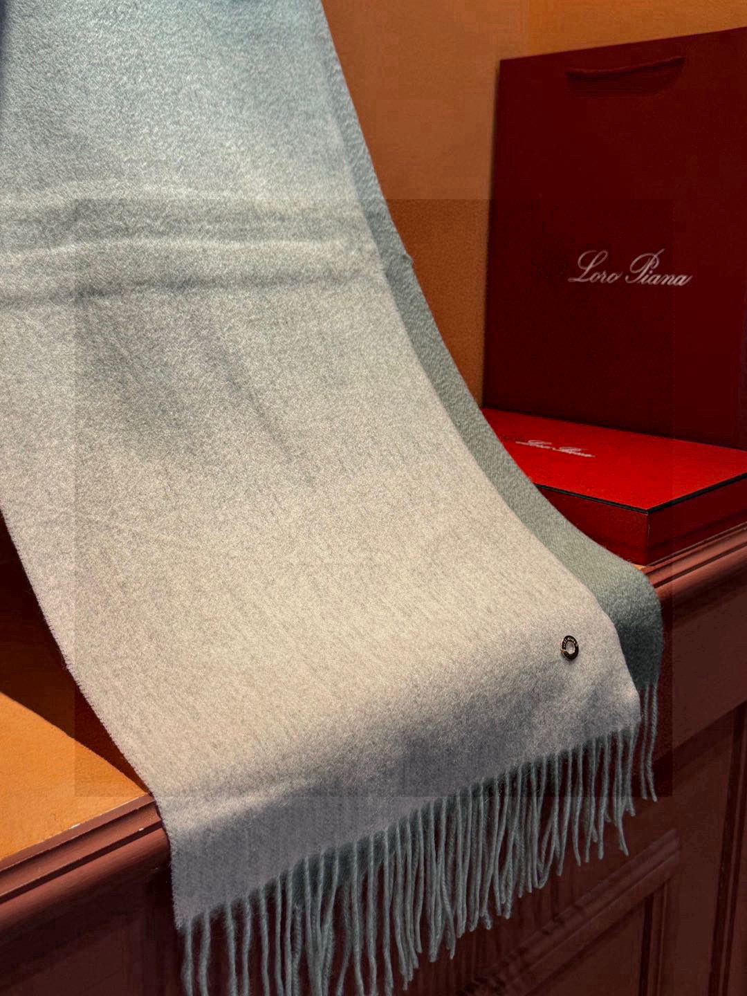  ✨✨太美了😍 【皮安娜】情侣款  美到要尖叫😱专柜最新款🎊英伦欧美范儿「多色渐变」又是一款即时尚又实用