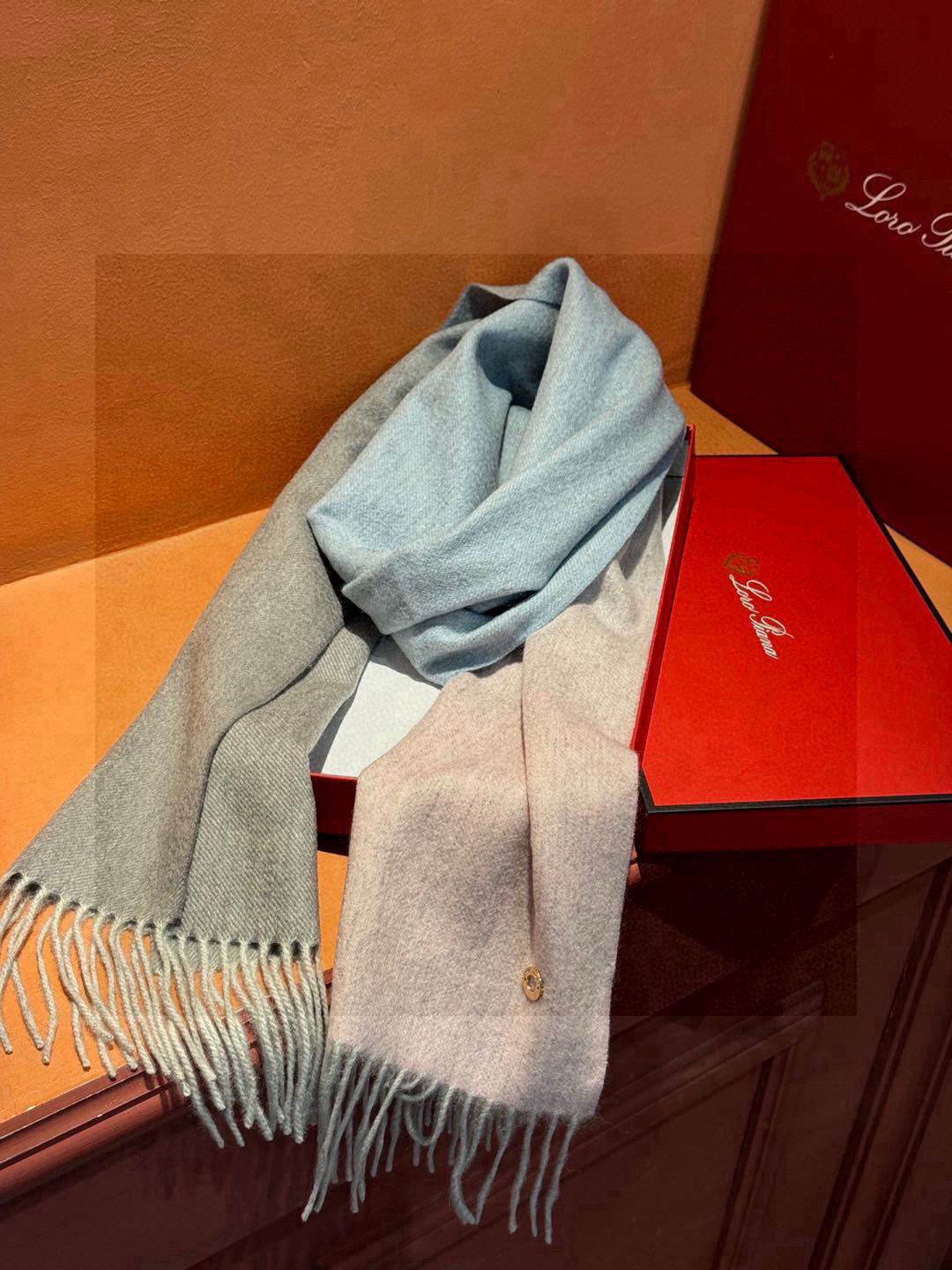  ✨✨太美了😍 【皮安娜】情侣款  美到要尖叫😱专柜最新款🎊英伦欧美范儿「多色渐变」又是一款即时尚又实用