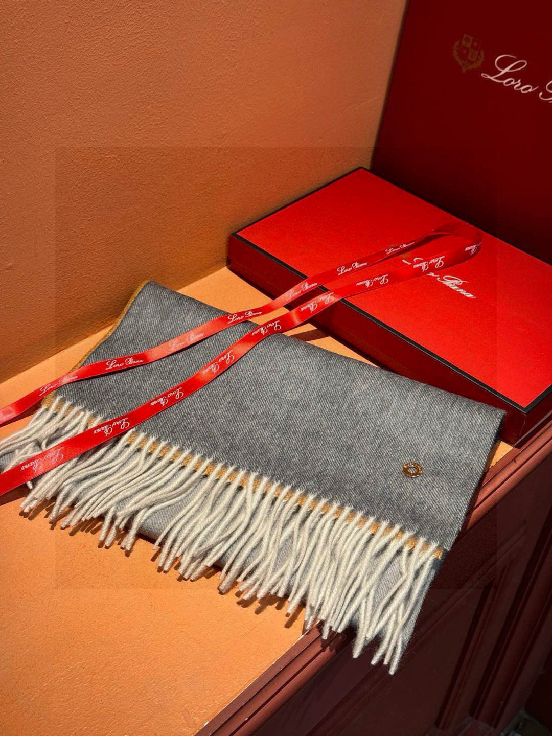  ✨✨太美了😍 【皮安娜】情侣款  美到要尖叫😱专柜最新款🎊英伦欧美范儿「多色渐变」又是一款即时尚又实用