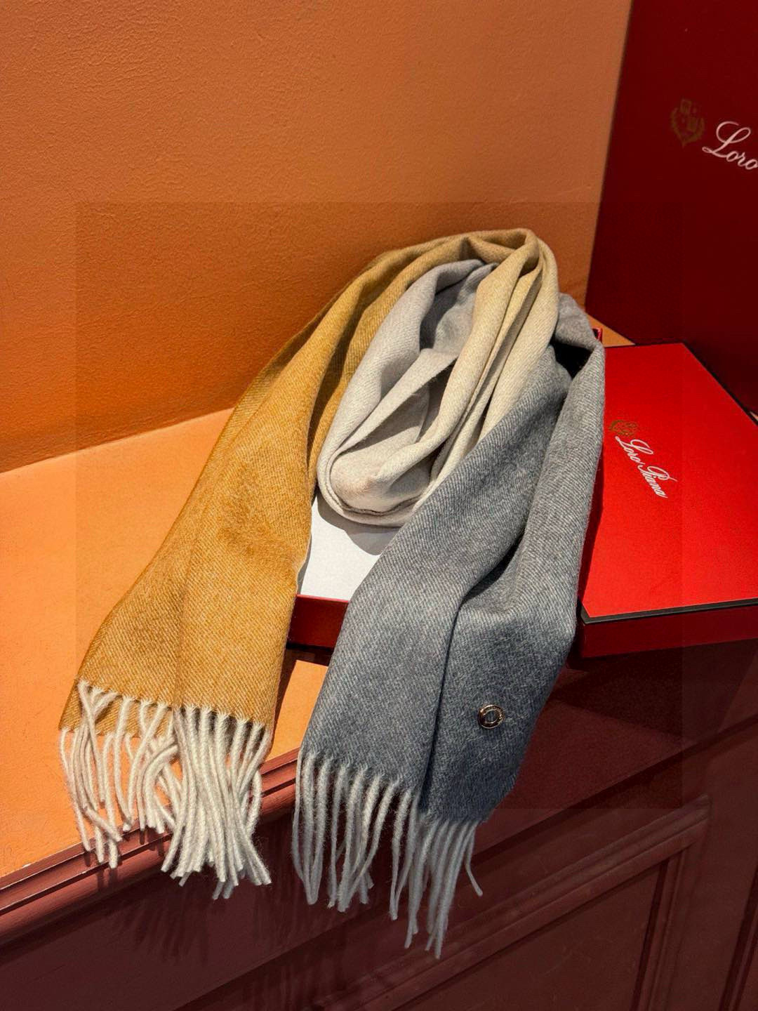  ✨✨太美了😍 【皮安娜】情侣款  美到要尖叫😱专柜最新款🎊英伦欧美范儿「多色渐变」又是一款即时尚又实用