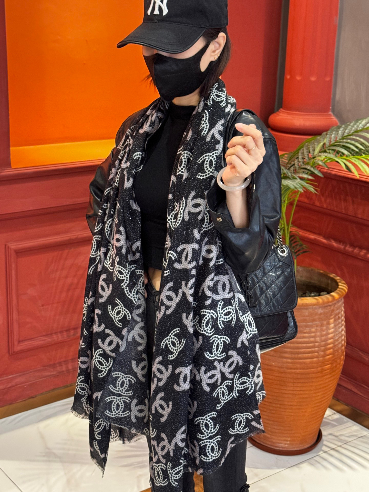  上新🌟  会发光发亮的围巾 💄💋新款客供银线💖羊绒面料长巾 😘美翻了流泪【银线双C图案】御用殿堂级极‼