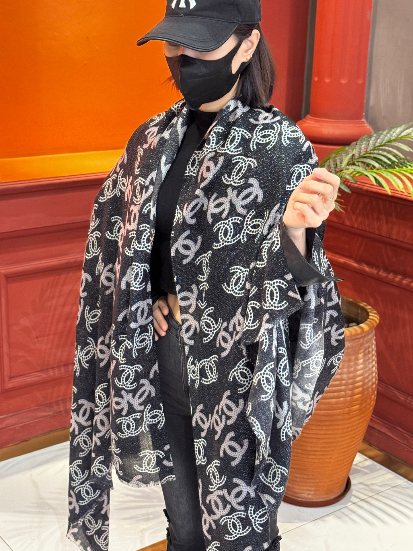  上新🌟  会发光发亮的围巾 💄💋新款客供银线💖羊绒面料长巾 😘美翻了流泪【银线双C图案】御用殿堂级极‼