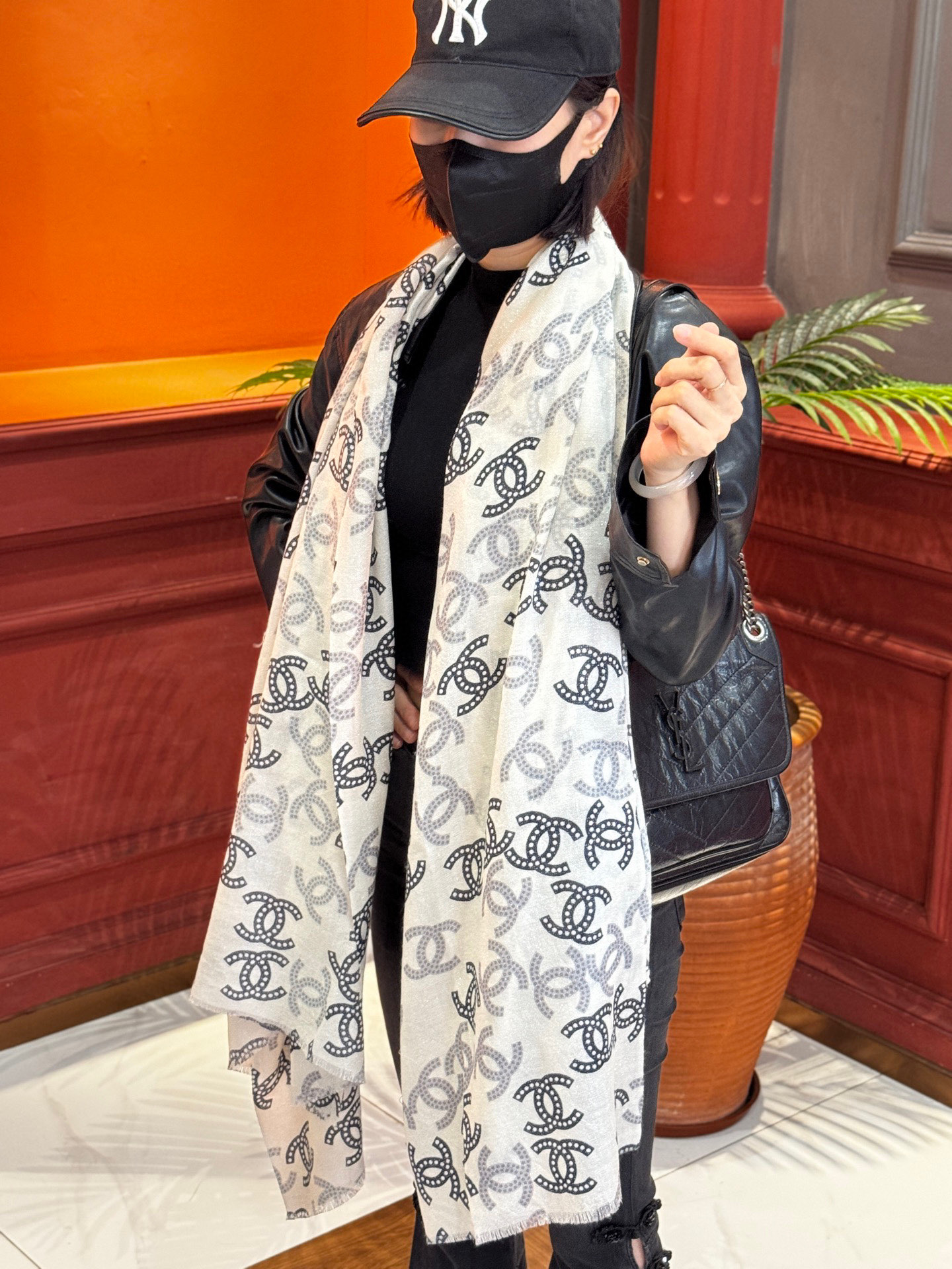  上新🌟  会发光发亮的围巾 💄💋新款客供银线💖羊绒面料长巾 😘美翻了流泪【银线双C图案】御用殿堂级极‼