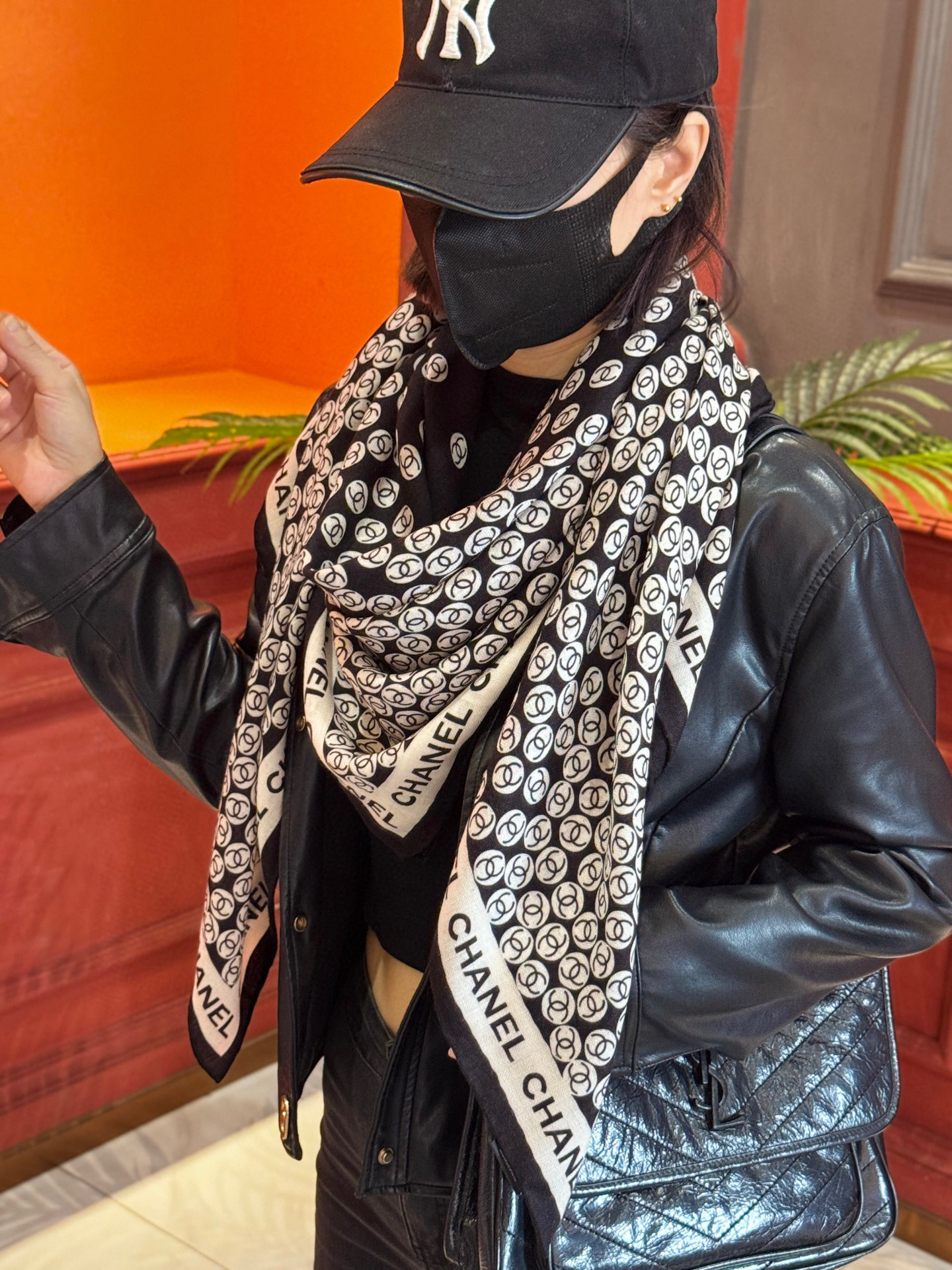  Chanel 25s秋冬新品～
【140顶级丝毛双面同色披肩】

25s 秋冬披肩设计真的好有突破
粉