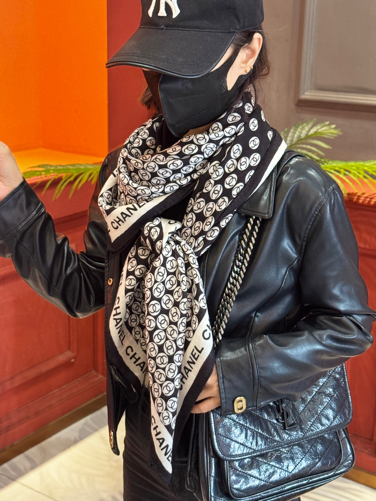  Chanel 25s秋冬新品～
【140顶级丝毛双面同色披肩】

25s 秋冬披肩设计真的好有突破
粉