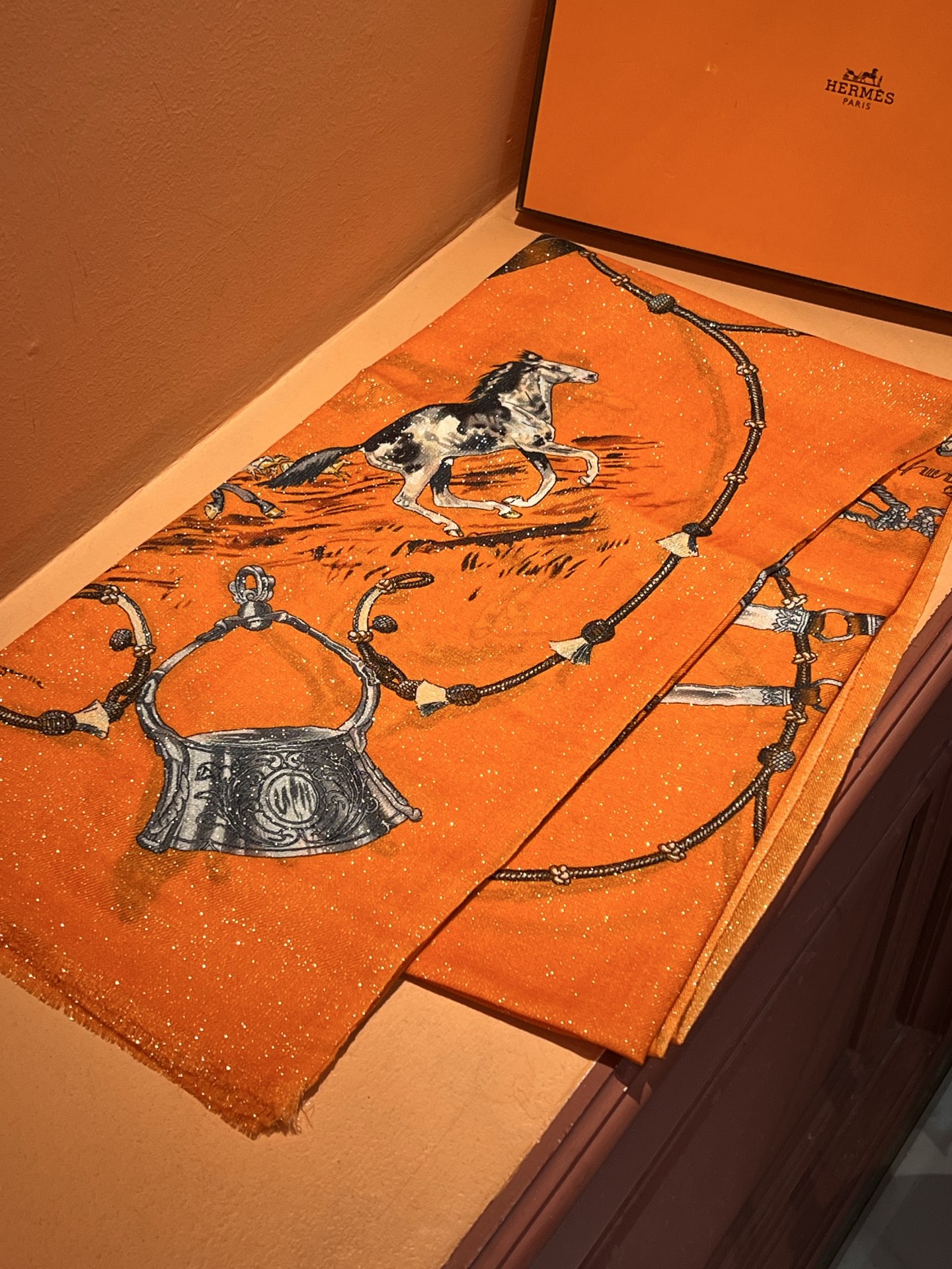   会发光发亮的围巾 新款🆕🏇🏇买了都说好看‼️推荐💕顶级工艺超值‼️爱马仕专柜爆款🎁💟立体呈现图案纹路