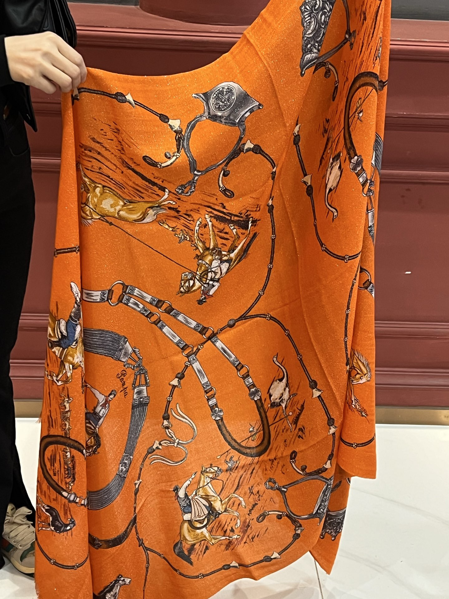   会发光发亮的围巾 新款🆕🏇🏇买了都说好看‼️推荐💕顶级工艺超值‼️爱马仕专柜爆款🎁💟立体呈现图案纹路