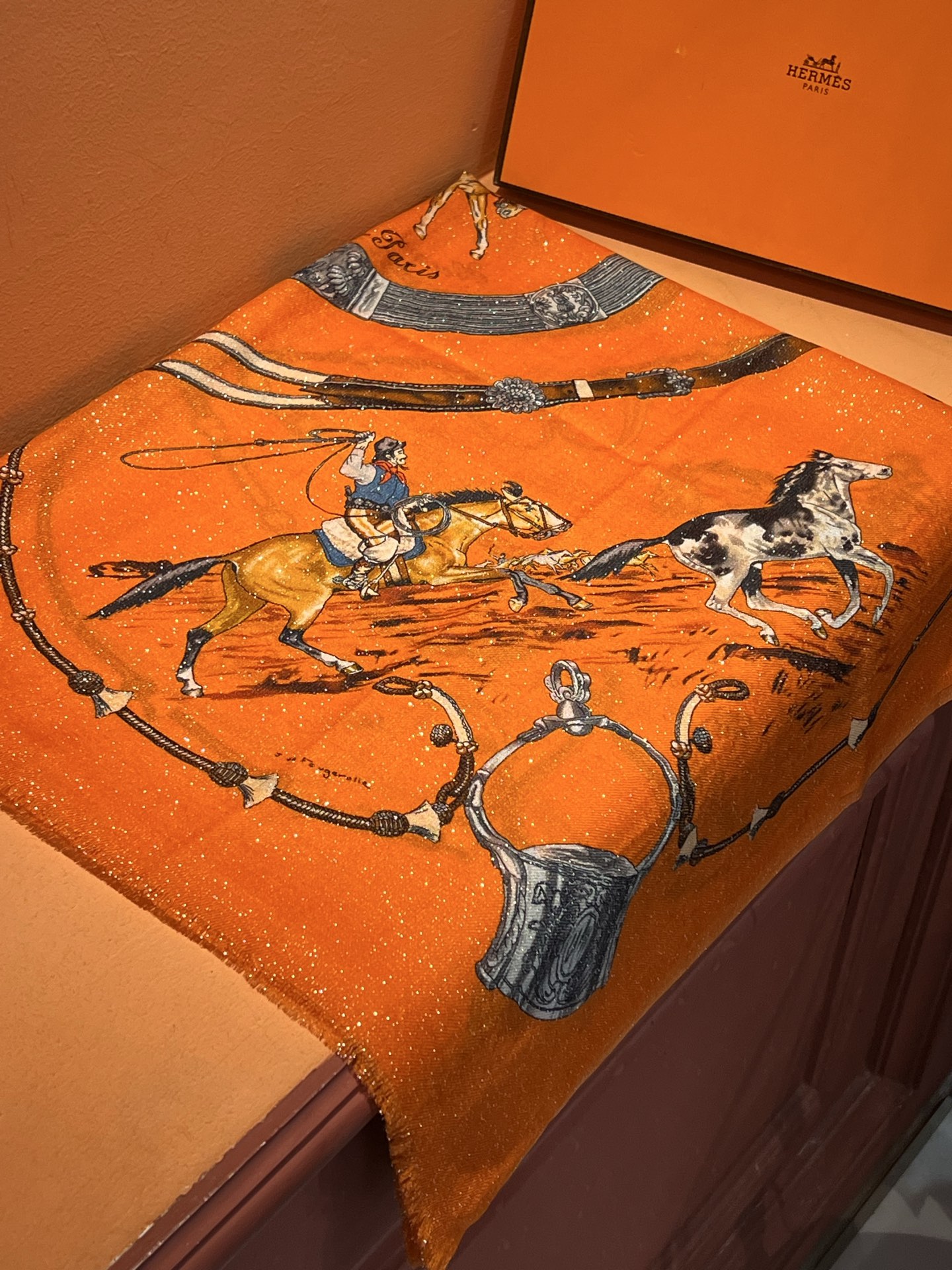   会发光发亮的围巾 新款🆕🏇🏇买了都说好看‼️推荐💕顶级工艺超值‼️爱马仕专柜爆款🎁💟立体呈现图案纹路