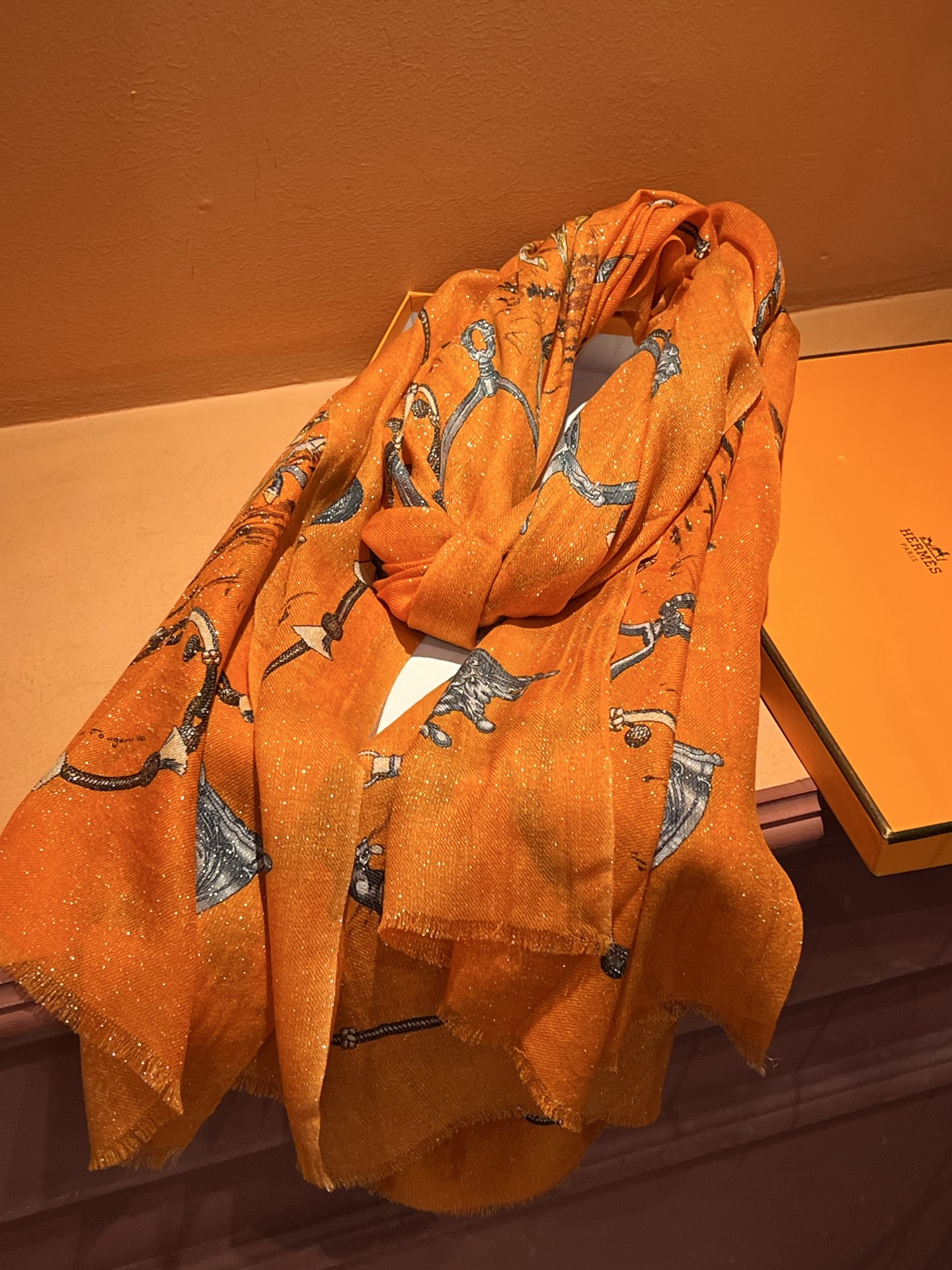   会发光发亮的围巾 新款🆕🏇🏇买了都说好看‼️推荐💕顶级工艺超值‼️爱马仕专柜爆款🎁💟立体呈现图案纹路