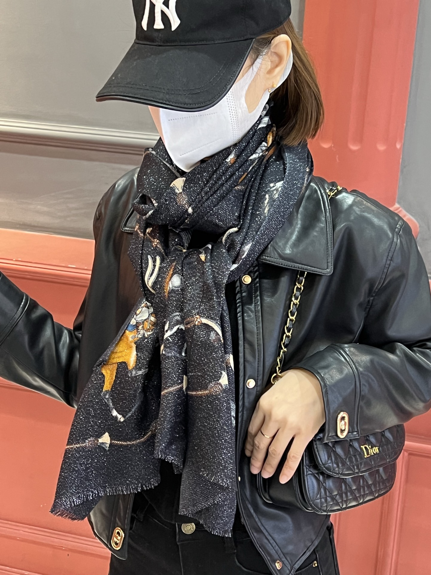   会发光发亮的围巾 新款🆕🏇🏇买了都说好看‼️推荐💕顶级工艺超值‼️爱马仕专柜爆款🎁💟立体呈现图案纹路