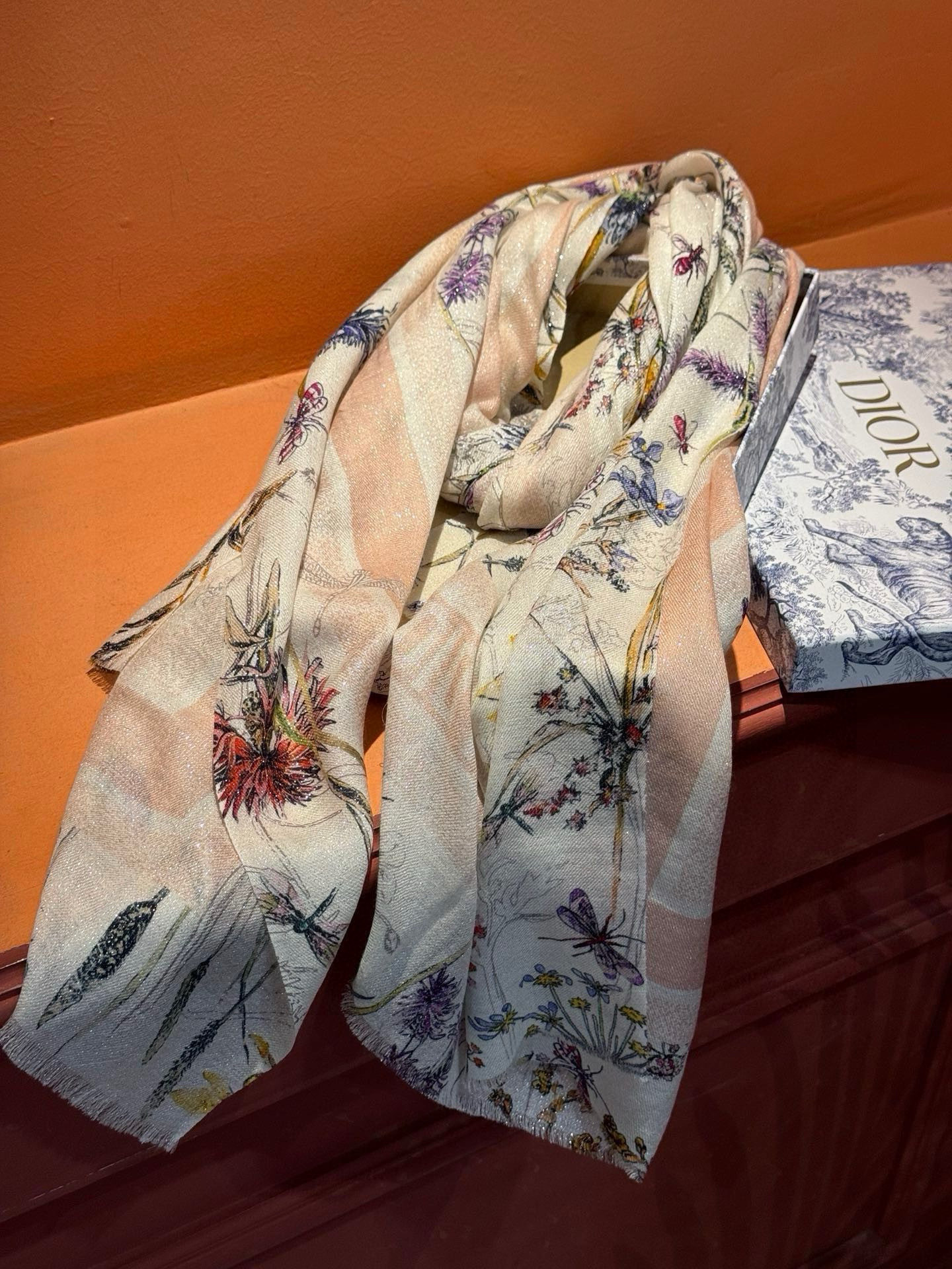 （会发光发亮的围巾）💃🏻💃🏻D家【D太阳女神银丝长巾】‼️抢‼️VIP推荐 ‼️👍下手一定要快【高端 大