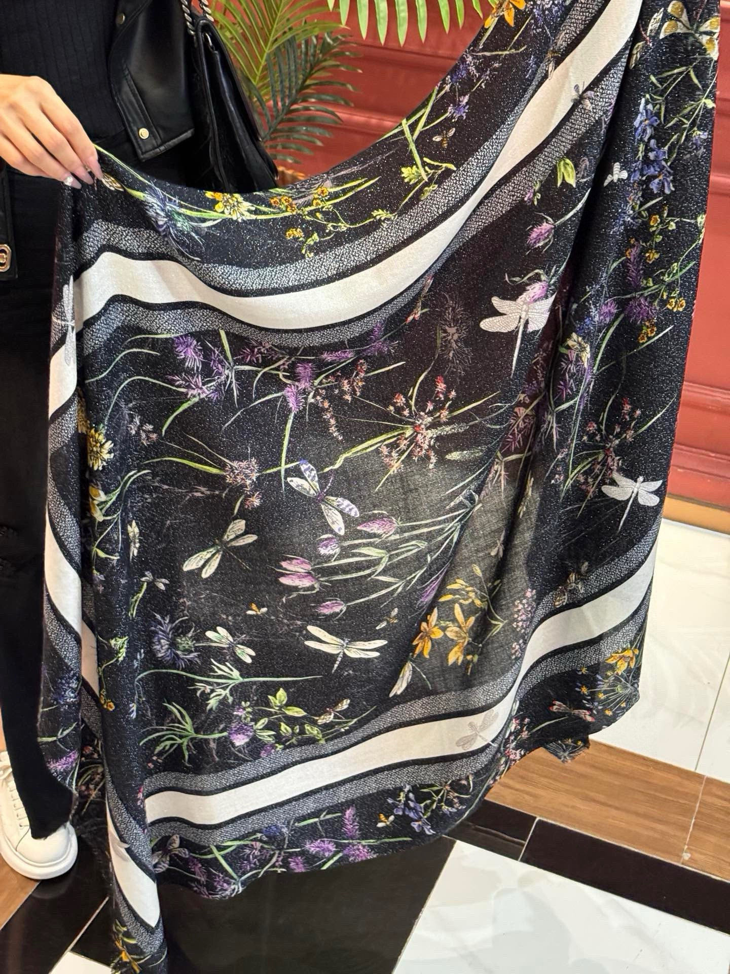 （会发光发亮的围巾）💃🏻💃🏻D家【D太阳女神银丝长巾】‼️抢‼️VIP推荐 ‼️👍下手一定要快【高端 大