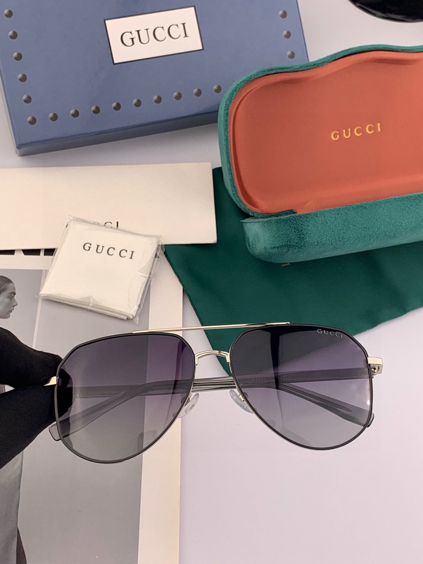   Gucci 。  高品质男女款墨镜   👍 进口宝丽来偏光镜片  。蛤蟆镜 开车钓鱼都可 。百搭显瘦