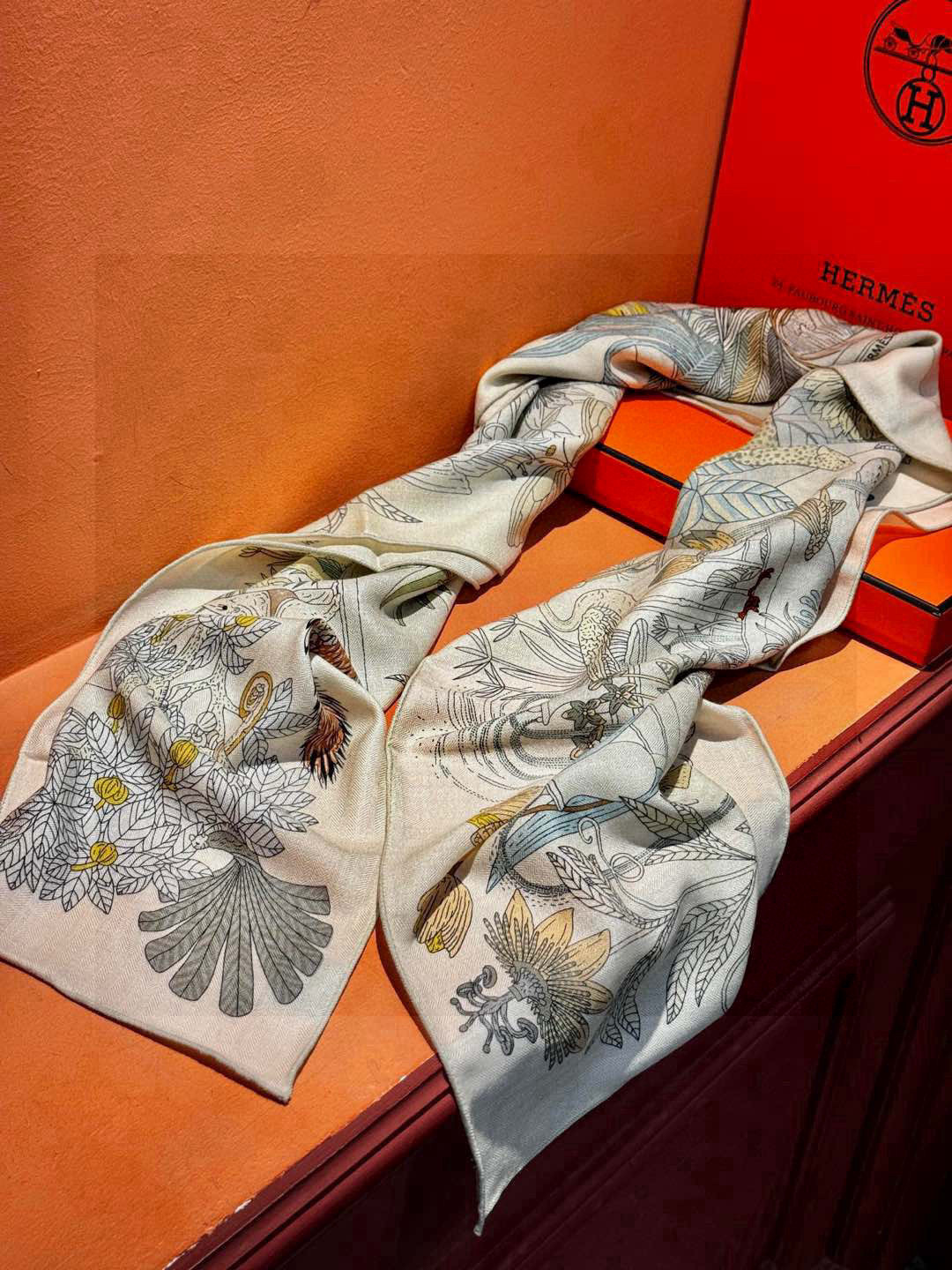  羊绒新款🆕👏买了都说好看‼️推荐💕爱马仕双面同色羊绒方巾，【奇珍乐园双面同色140】顶级工艺超值‼️爱