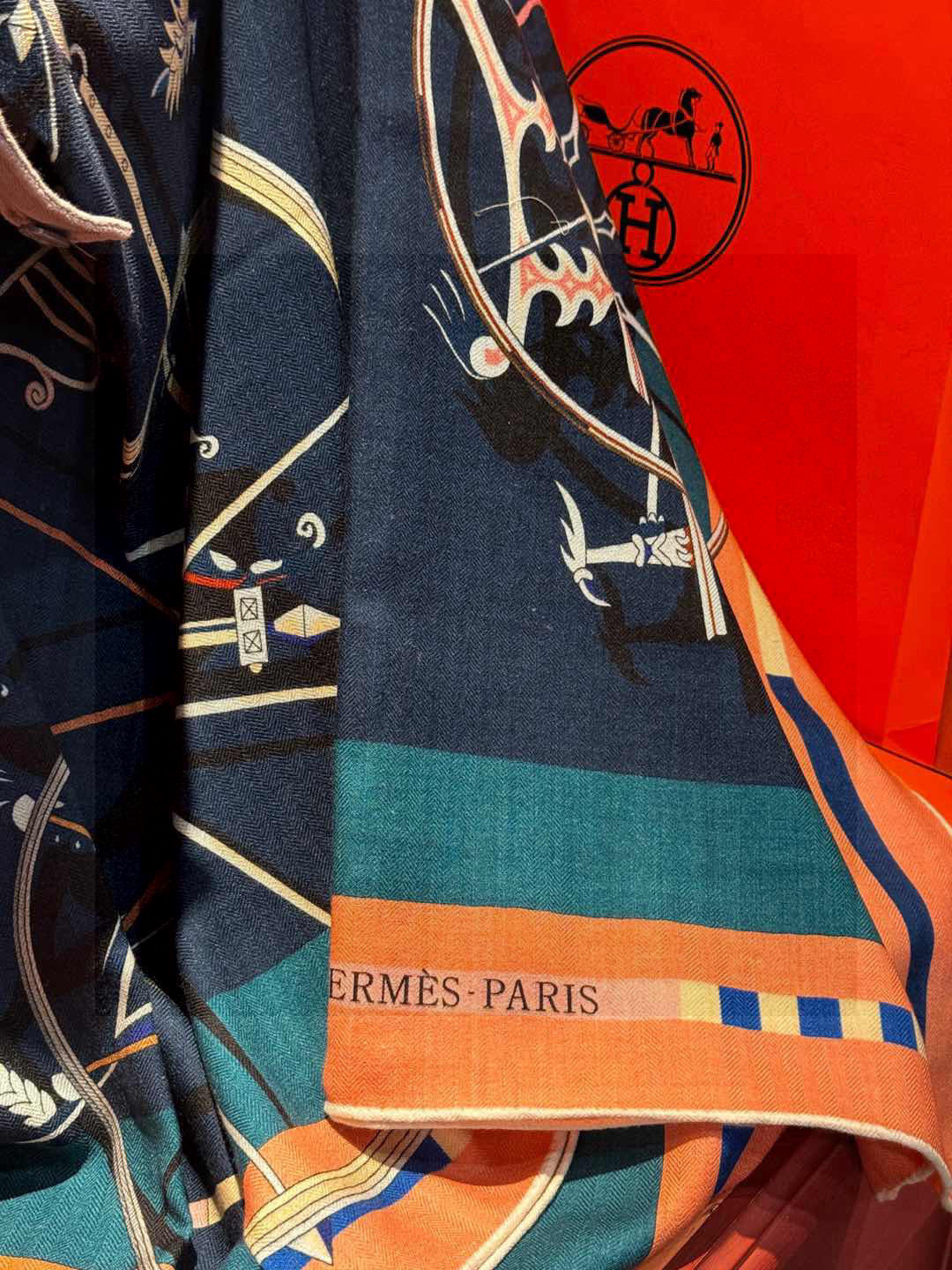 ❄️【双面同色】原单爱马仕140cm丝绒方巾💕 《平衡马车》，没有体验过野村大辅的豪华马车，就不算拥有丰