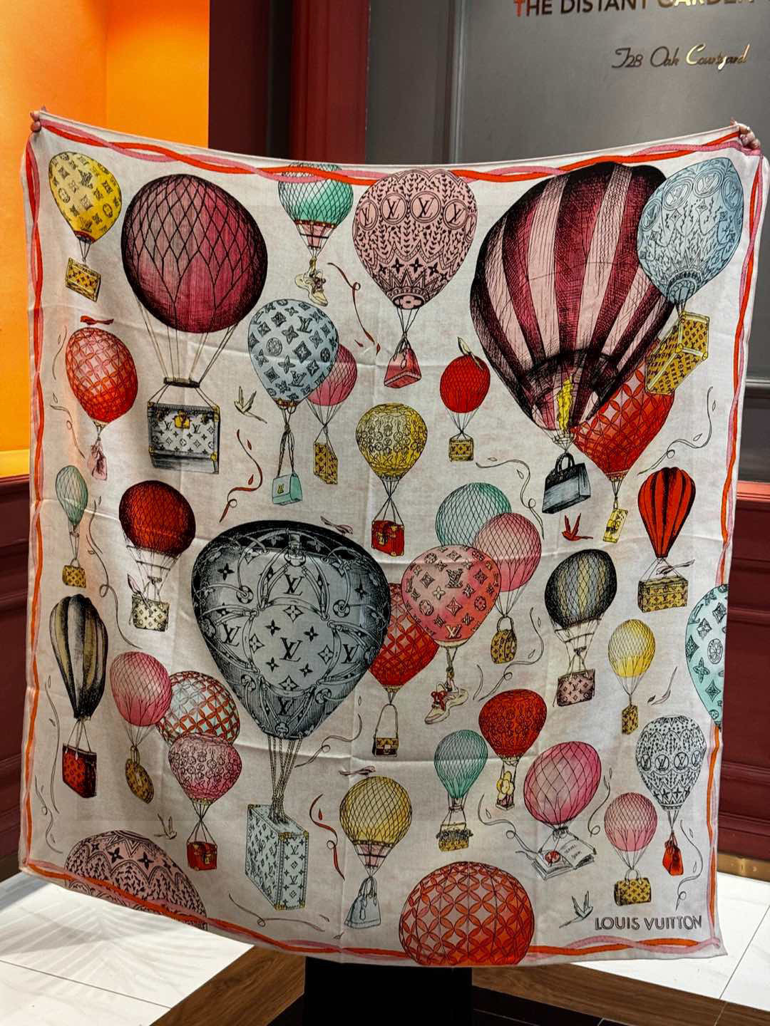 ❄【双面同色】原单Lv140cm丝绒方巾，《热气球》，本款方巾全新加入 U价🉐️ and Away 系列