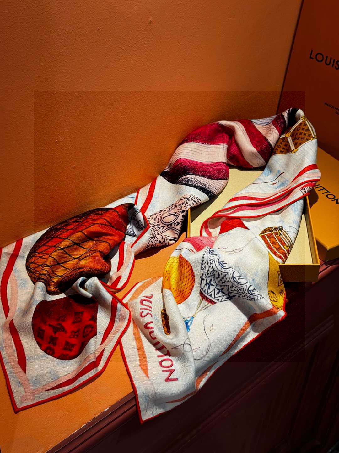 ❄【双面同色】原单Lv140cm丝绒方巾，《热气球》，本款方巾全新加入 U价🉐️ and Away 系列