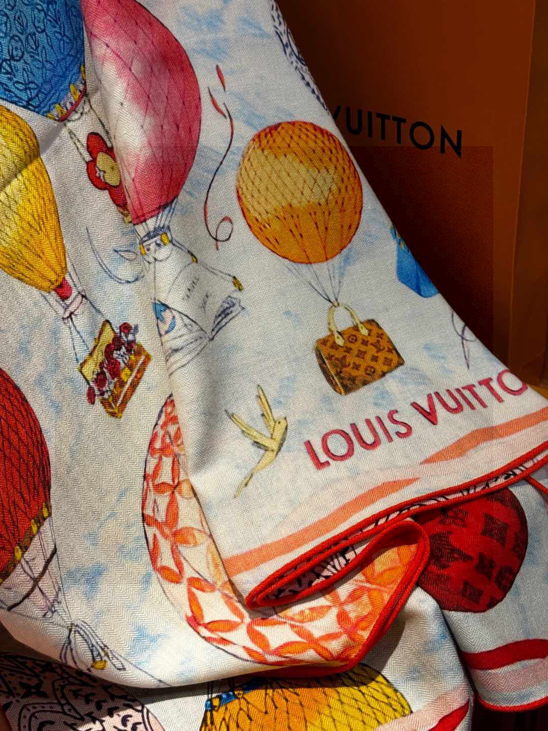 ❄【双面同色】原单Lv140cm丝绒方巾，《热气球》，本款方巾全新加入 U价🉐️ and Away 系列