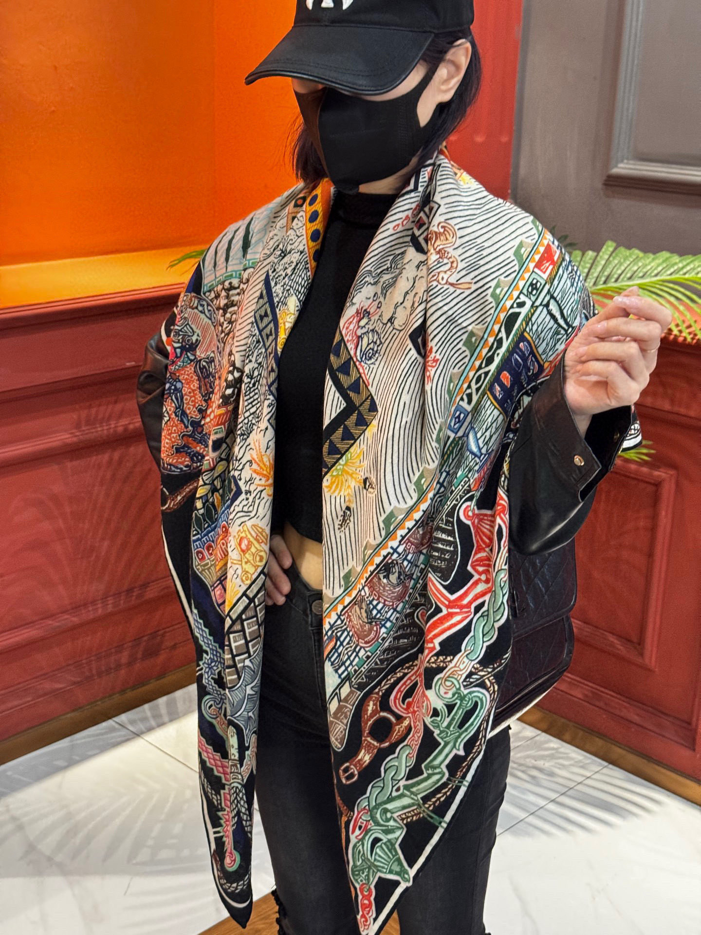  新款 秋冬搭配利器❗️顶级双面同色真丝羊绒披肩！！点睛精彩，图案和配色都超级喜欢，又一款双面配色工艺设