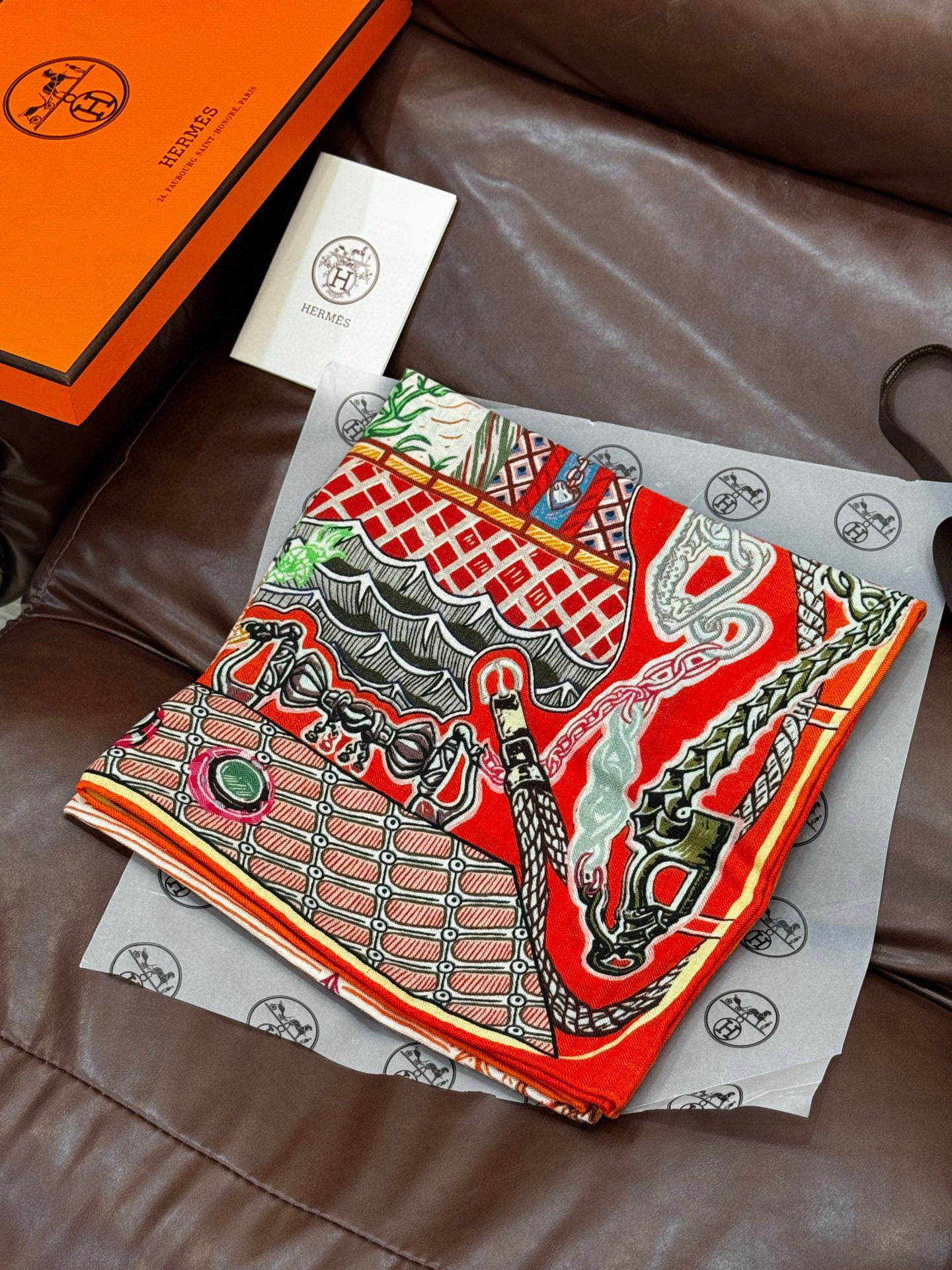  新款 秋冬搭配利器❗️顶级双面同色真丝羊绒披肩！！点睛精彩，图案和配色都超级喜欢，又一款双面配色工艺设