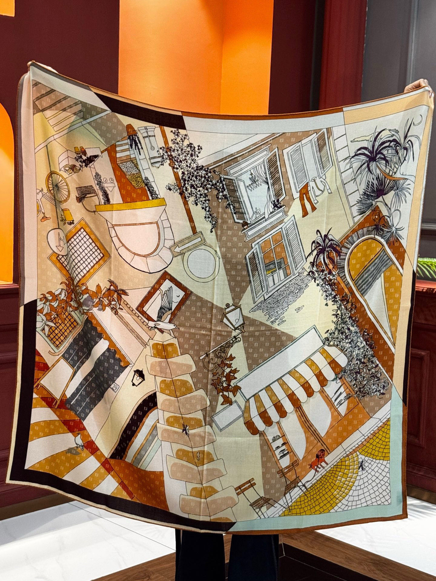   Fendi方形围巾 丝绒材质。采用定制的“Walking around Rome”图案，灵感源自罗马